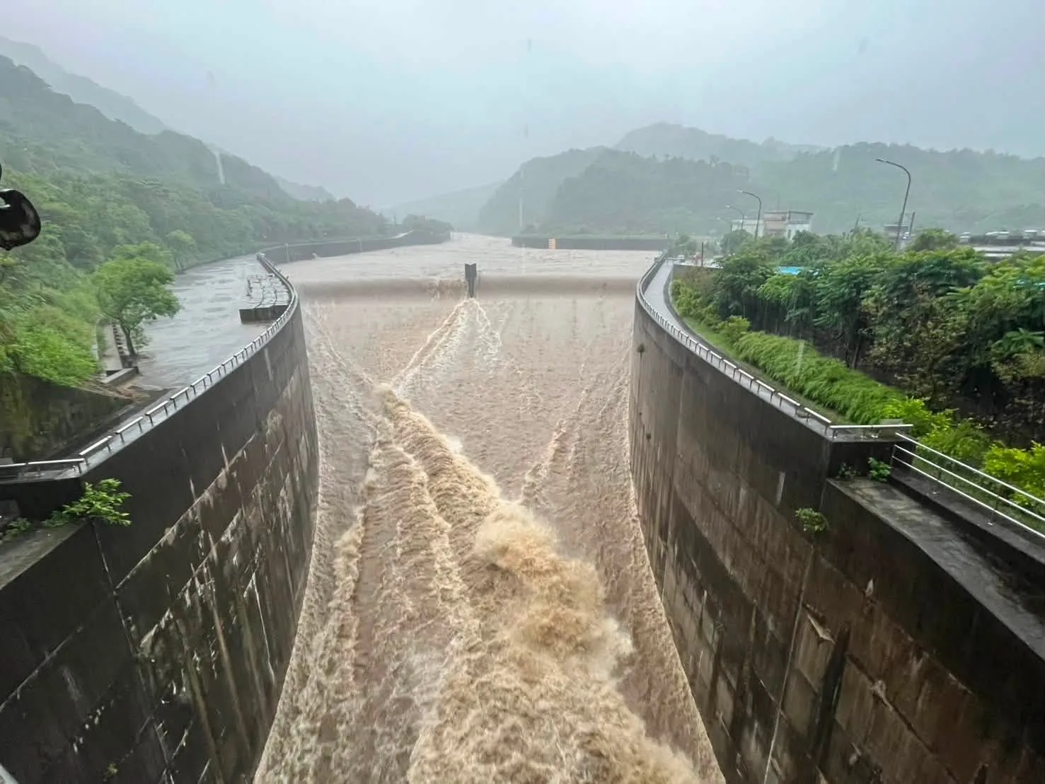 雨量驚人！基隆「暖暖」累積256毫米　員山子今年第2次啟動分洪