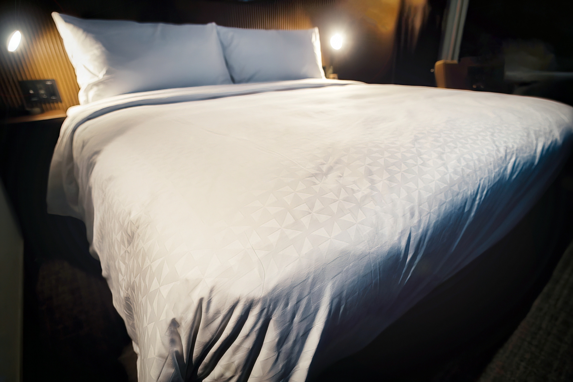 女子發文控訴導遊誘姦，揪人出遊是為了想發生關係。（示意圖，photoAC）