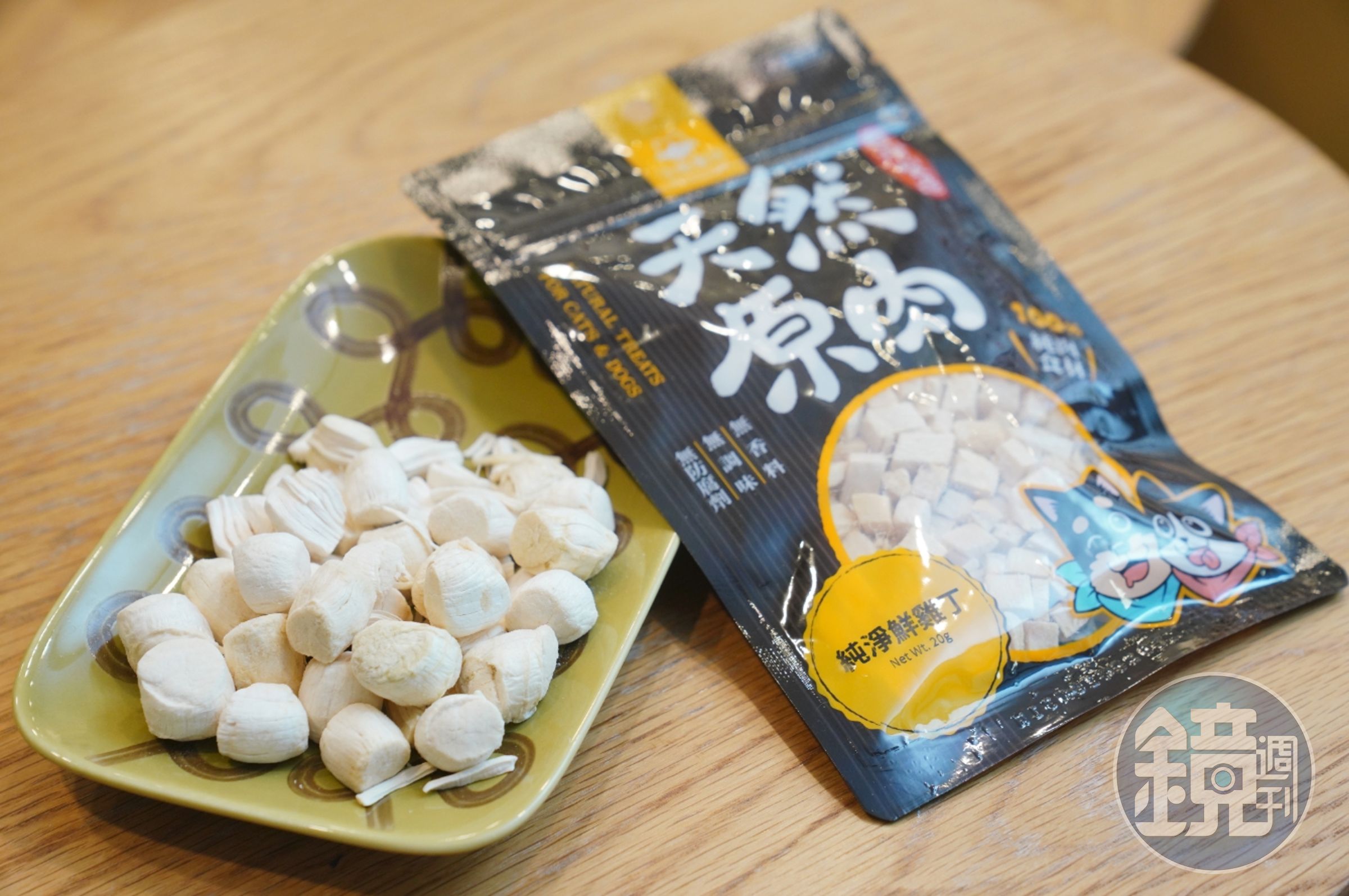 汪喵星球的凍乾看得見食物原型，干貝嘗得到自然鮮甜。（左為「飽滿干貝丁」14g $119）