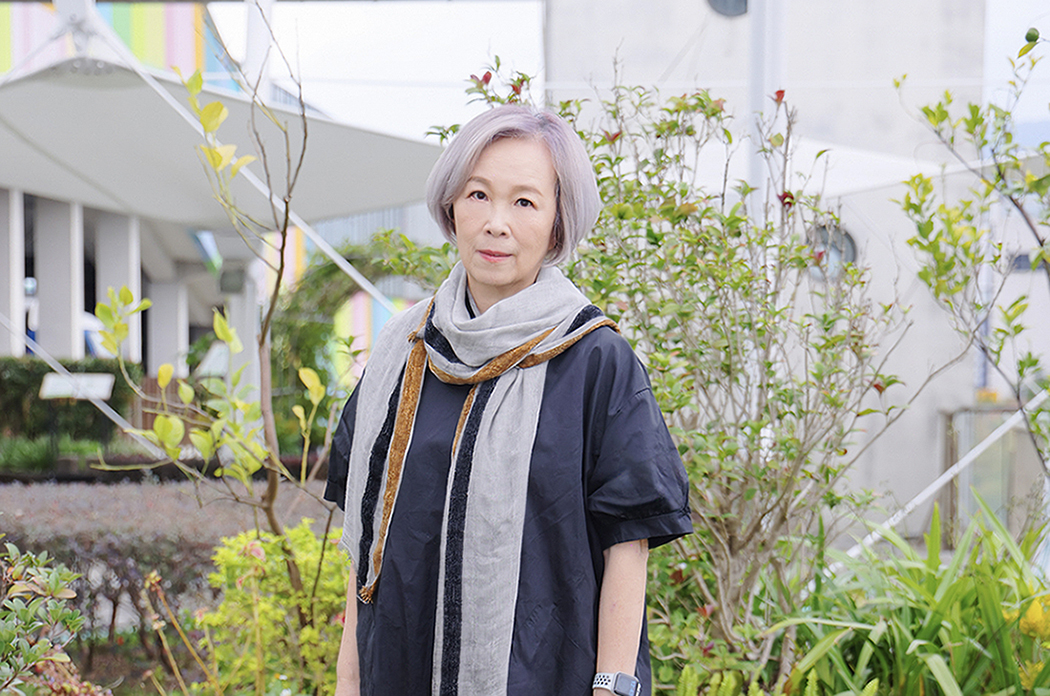 在老公林秋離去世一年後,熊美玲推出台語創作專輯《一路平安》。(創客音樂工作室提供)