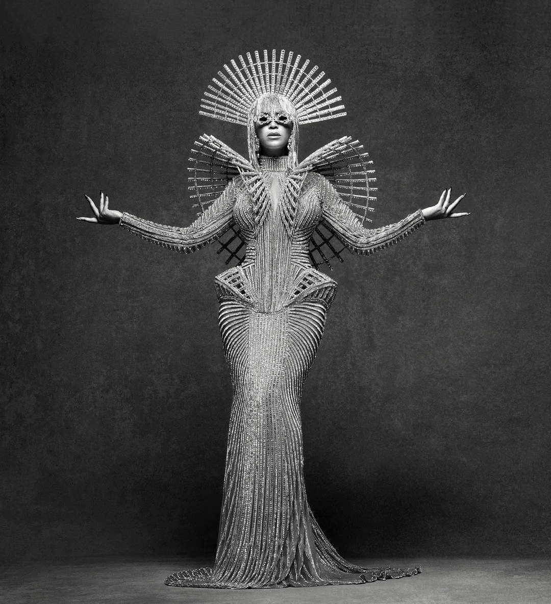 BALMAIN曾與碧昂絲合作推出高訂禮服。(翻攝自Olivier Rousteing IG)