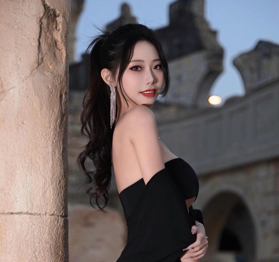 玟妡已出道8年。（翻攝自玟妡IG）