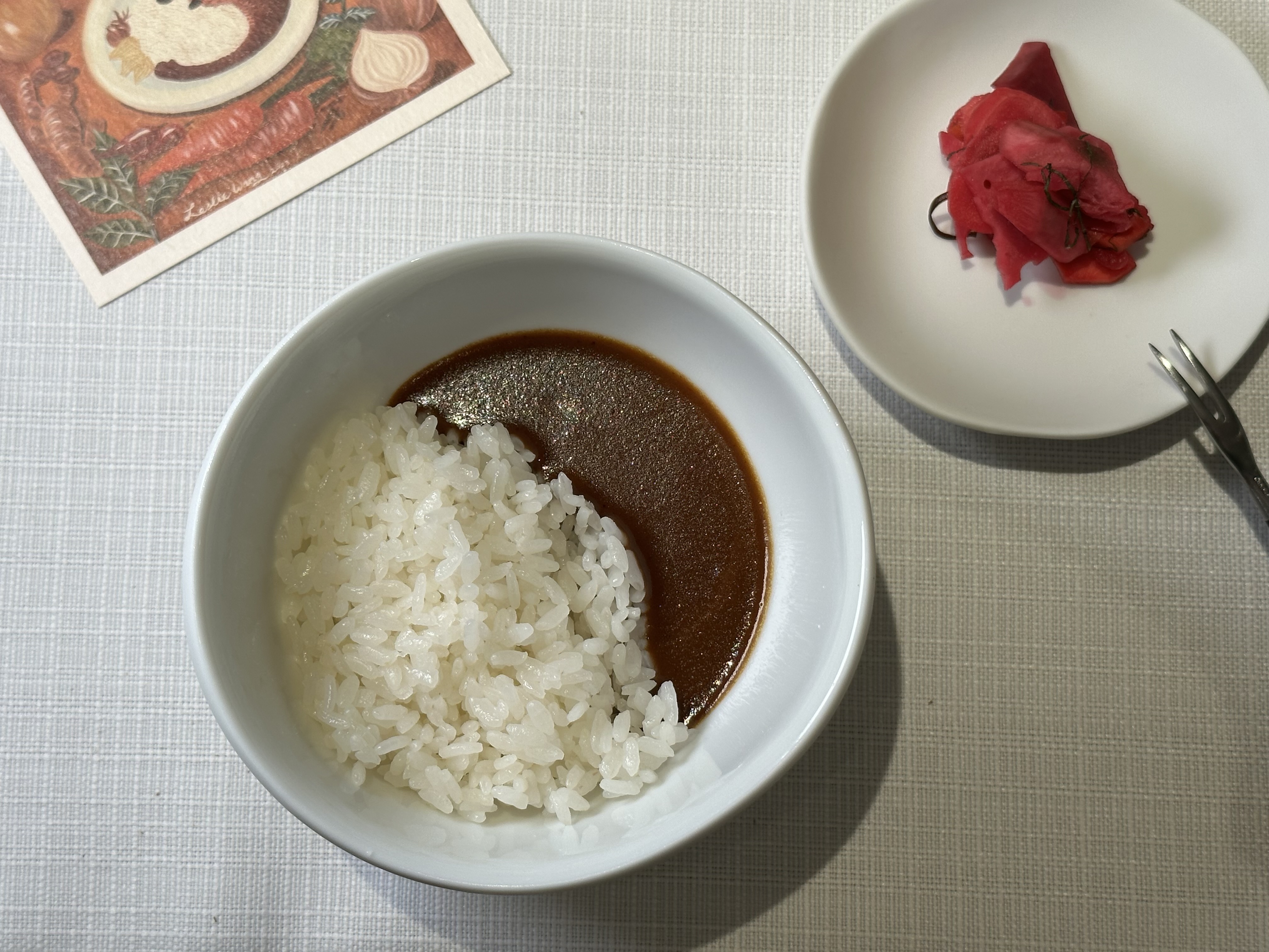「李氏咖哩」吃得到巧克力的苦甘味，米飯飽實有Q度。（4,280元套餐菜色）