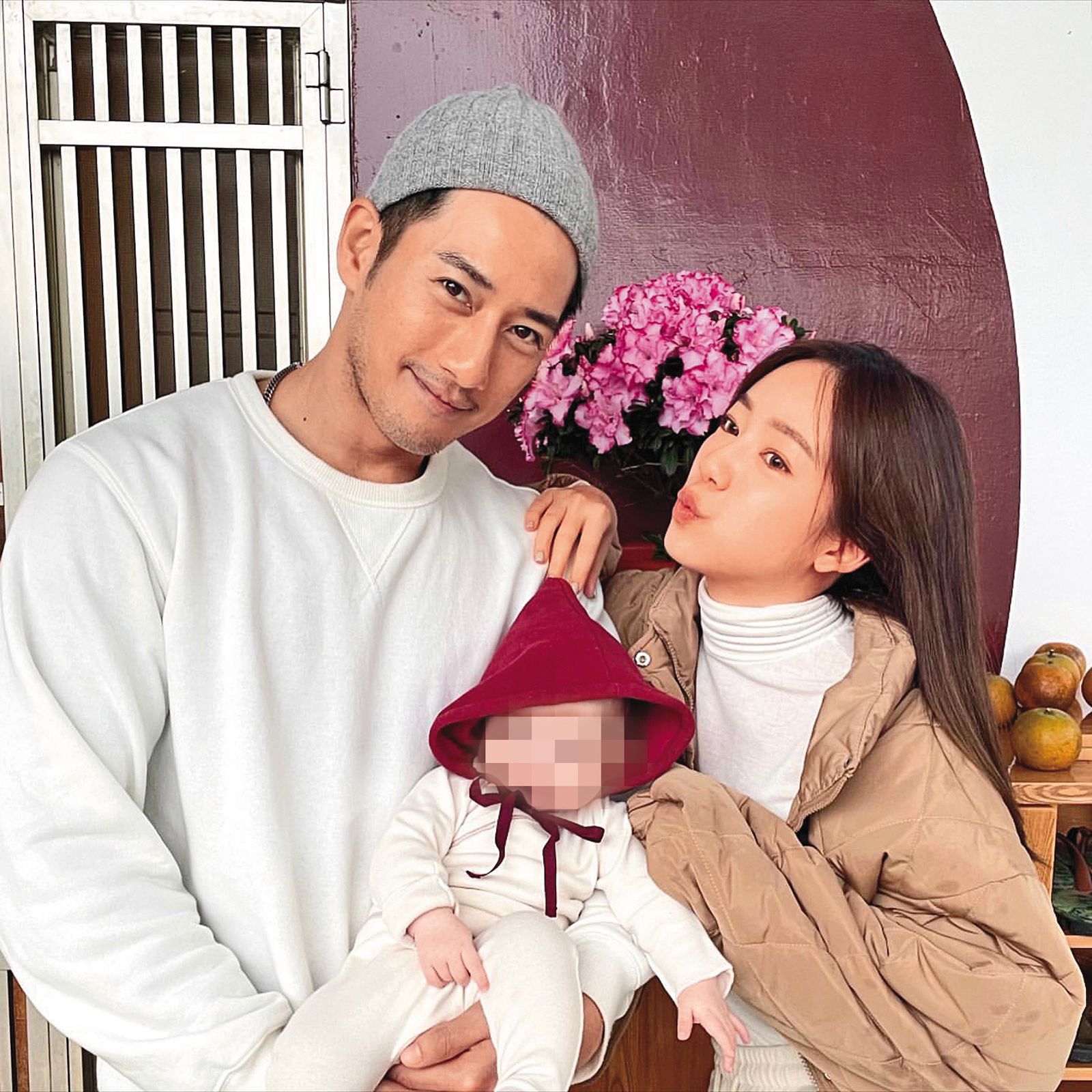 周孝安(左)與陳天仁(右)交往1年多,登記結婚時,還稱對方為彼此的靈魂伴侶,兩人育有1女。(翻攝自陳天仁IG)