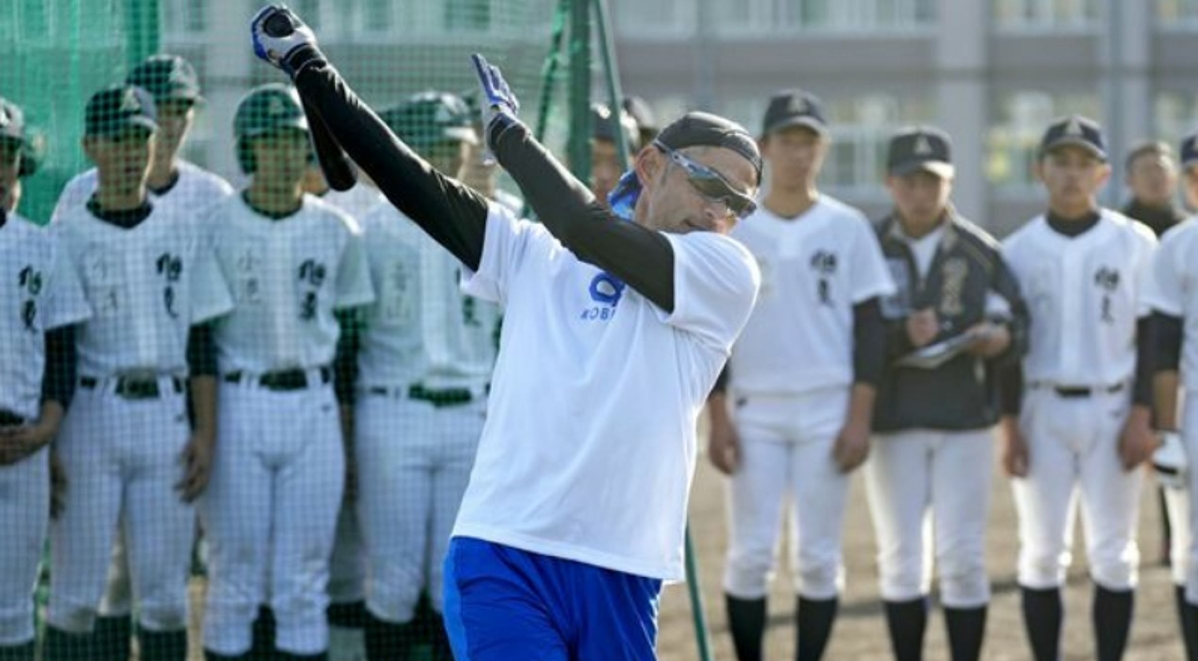 「郎神」鈴木一朗雖然已經50歲,嘗試打擊依舊可以不斷開轟。(翻攝自NTV NEWS NNN)