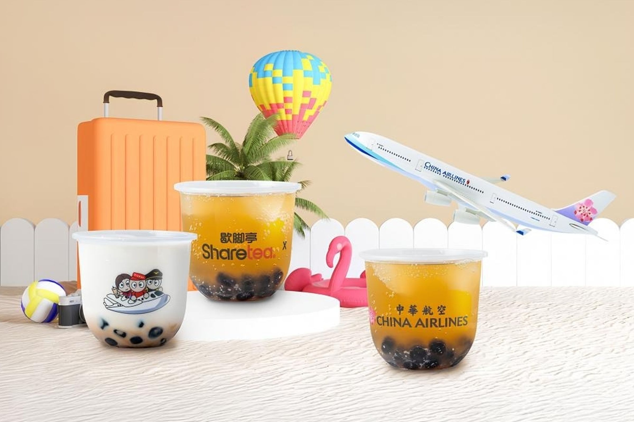 華航也同步宣布與台灣知名手搖飲品牌Sharetea 歇腳亭攜手合作，推出機上限定飲品。（華航提供）