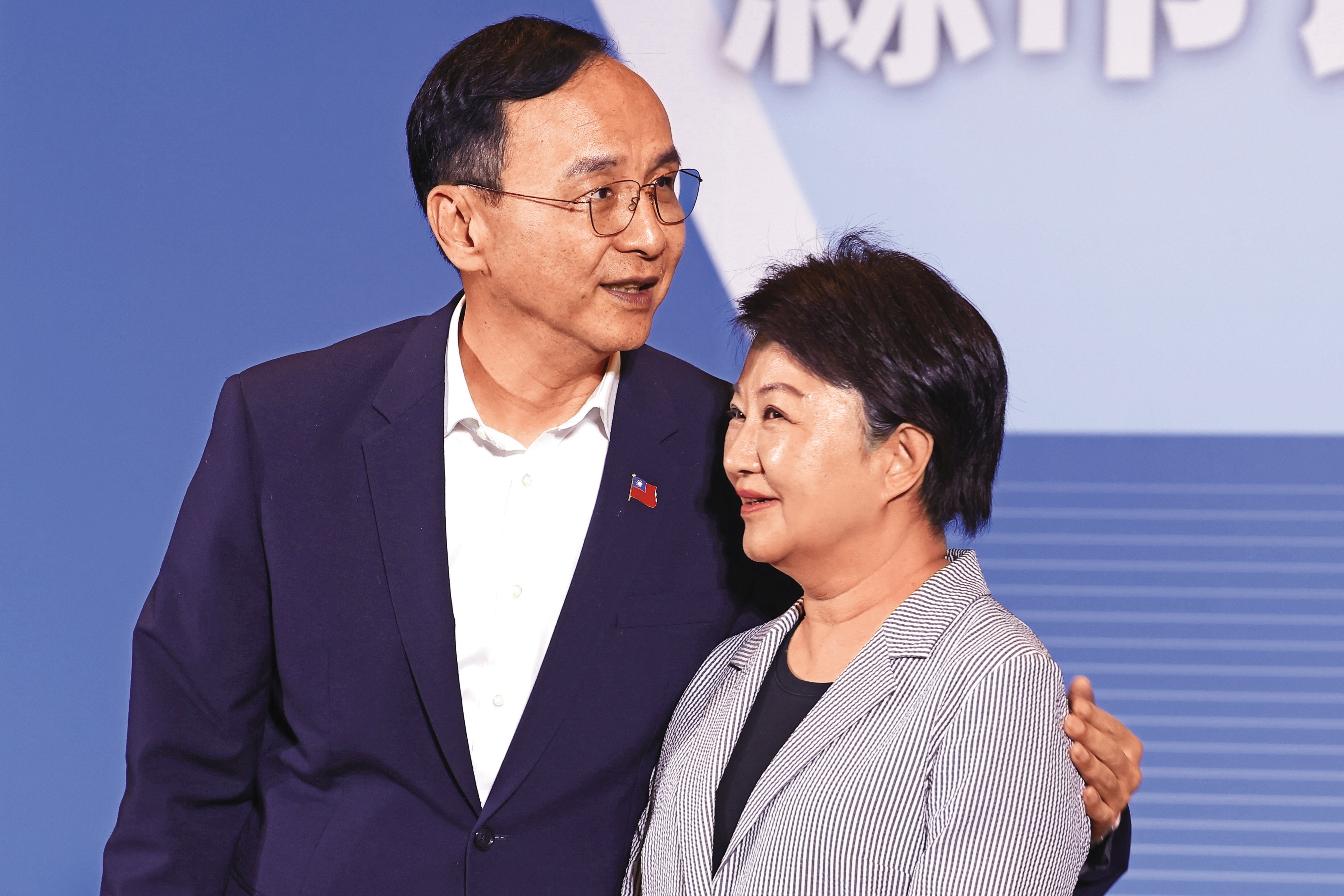 黨主席選舉即將到來,國民黨內部拱台中市長盧秀燕接棒。對此,朱立倫說:「非常歡迎。」