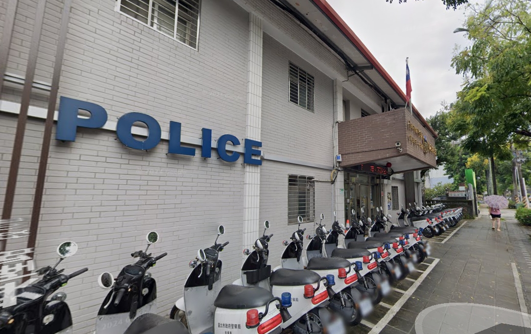 文山區萬盛派出所日前接獲報案，一名男子反應遭到襲臀，警方循線查到一名來台工作的肯亞籍男子。（翻攝自Google Maps）