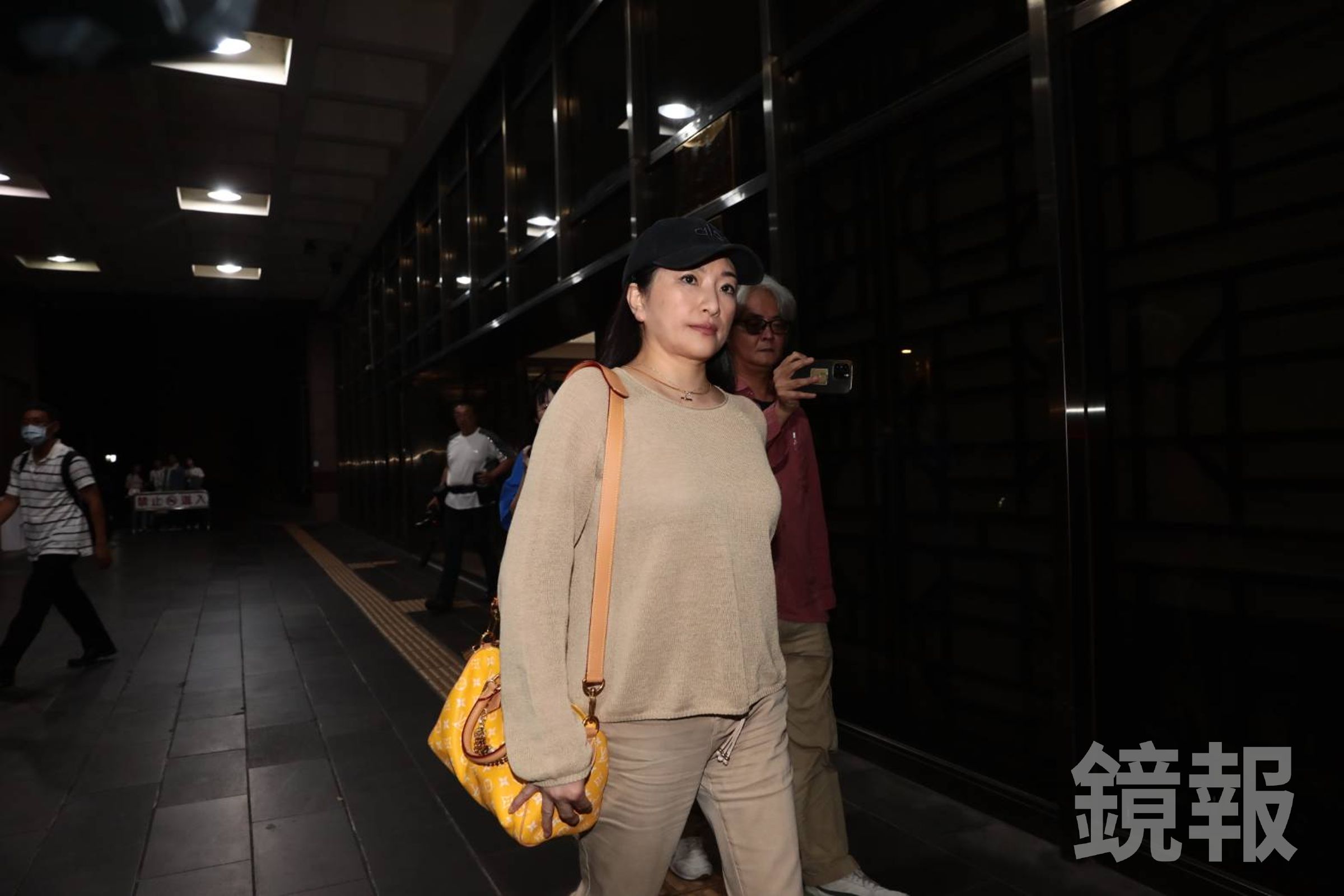 林鴻南前妻王婉玲也涉案，以30萬元交保。（鏡報林煒凱）