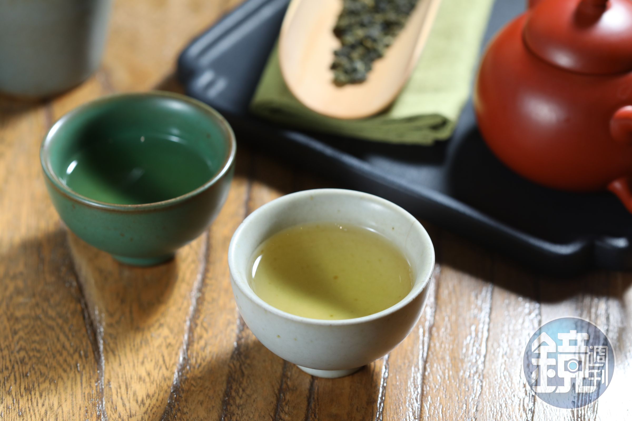 產自南投龍鳳峽海拔1,600公尺的「丘山茶」沖泡後帶有蘭花與青草香氣。(320元/小組茶)
