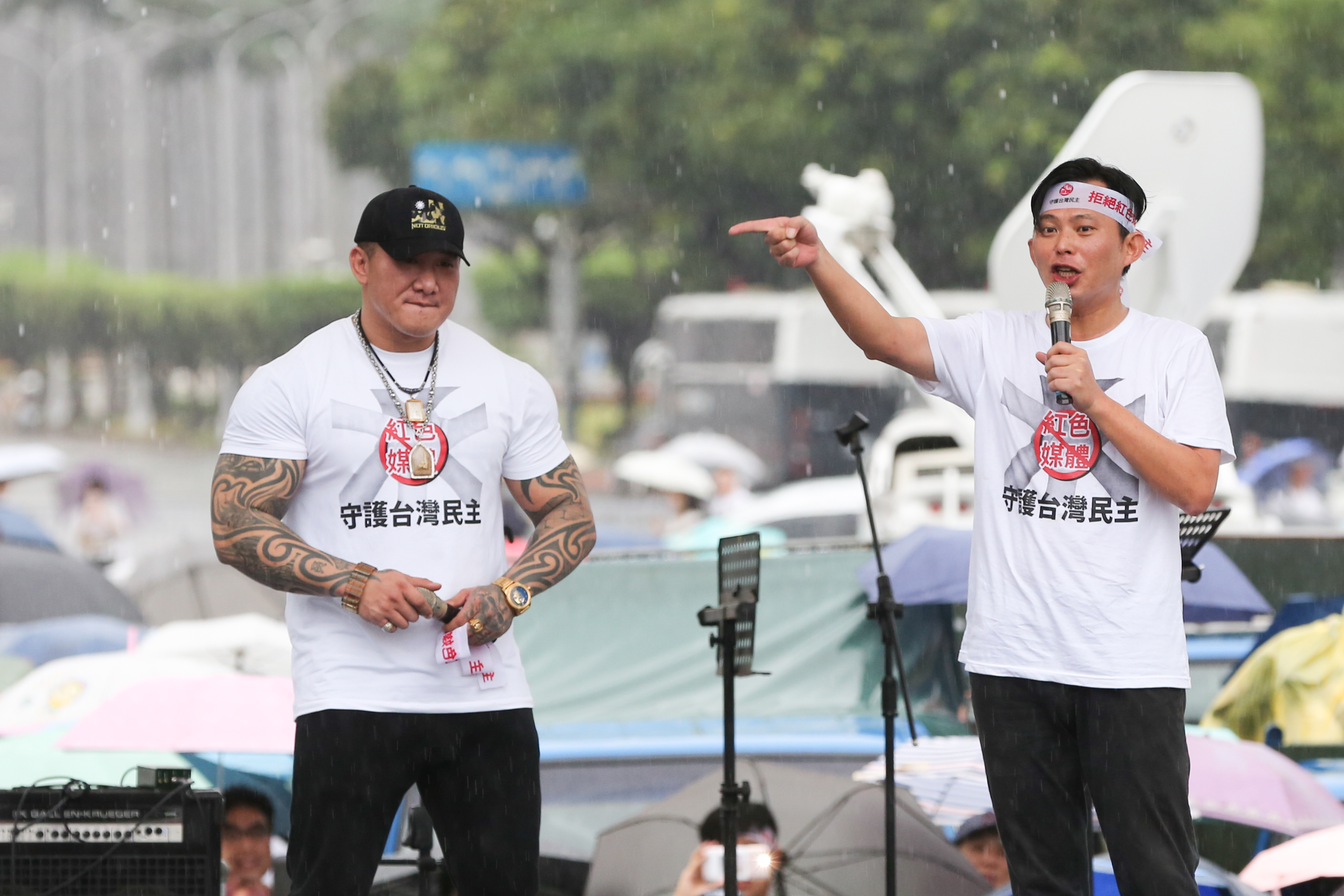 館長、黃國昌被認為在許多議題上的立場與過往的自己相左，例如館長當年反紅媒，最近卻和他反的中天和解、合作。（本刊資料照）