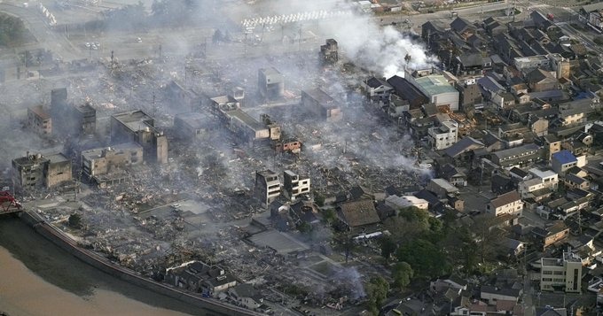 石川縣能登半島發生強震，目前已有23人以上確認死亡，罹難人數持續攀升中。（翻攝自X@mainichi）