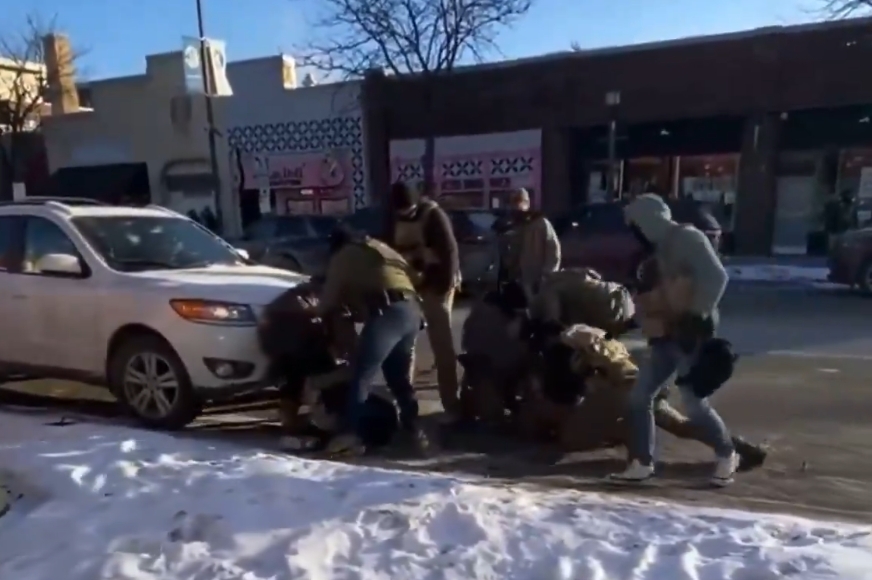 明尼阿波利斯發生一名37歲護理師遭聯邦執法人員槍擊身亡的事件，激化州政府與聯邦政府的衝突。（翻攝自X）