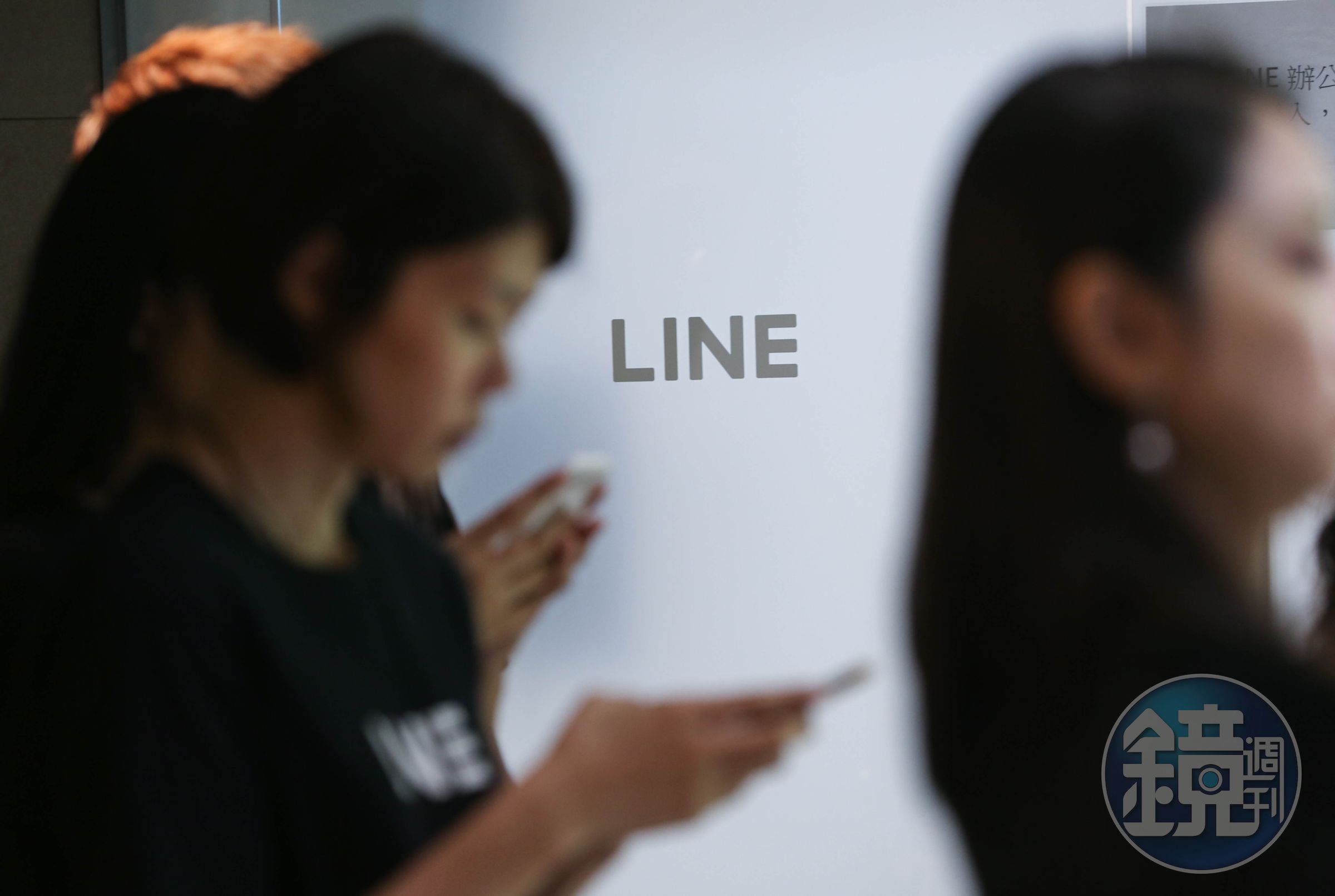 過去有許多人的家庭LINE群組都命名為「我們這一家」,不過隨著時代改變,有越來越多人會以家中的毛小孩來命名。(示意圖,本刊資料照)