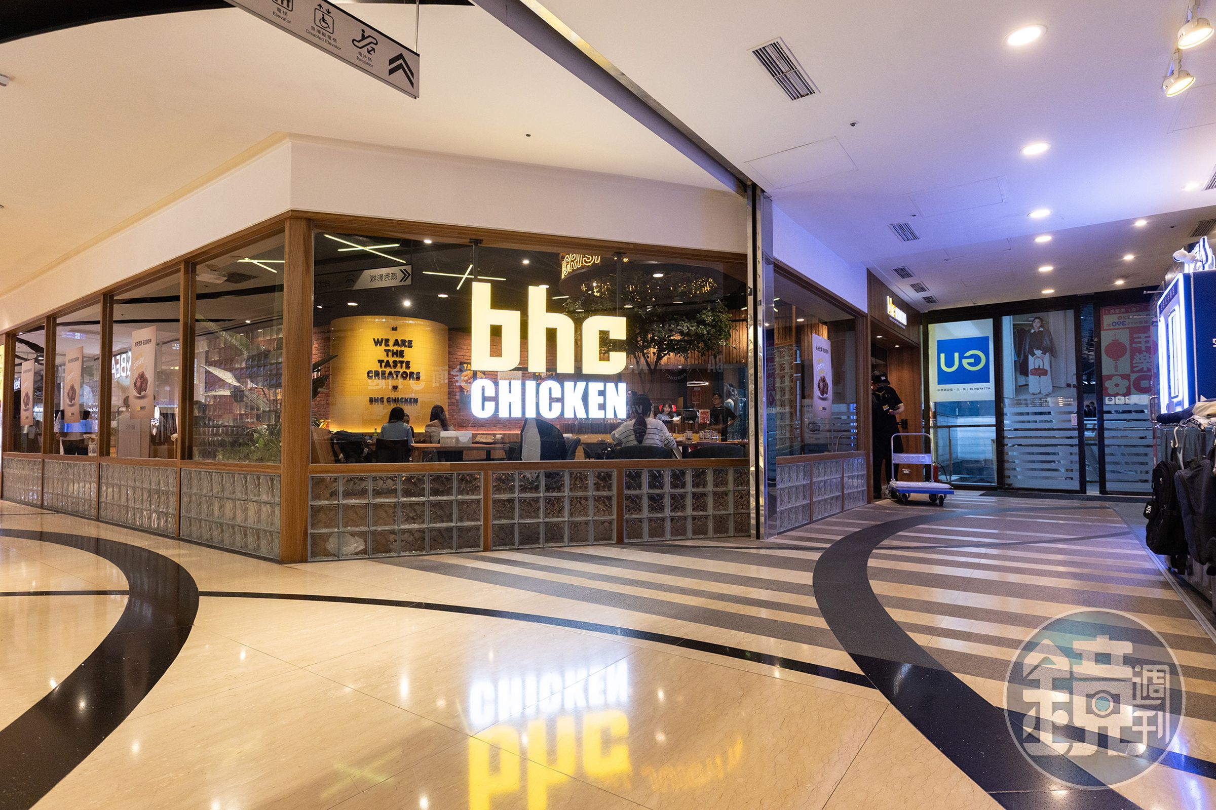 曾以「星星炸雞」引領雞啤熱潮的bhc炸雞，繼台北大巨蛋首店後，再度插旗ATT 4 FUN。