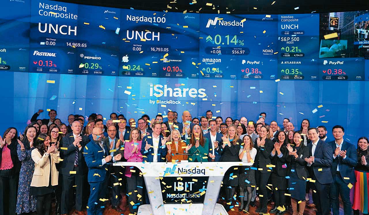 貝萊德推出比特幣和以太幣信託ETF，投資人能輕鬆參與投資。（本刊資料照）