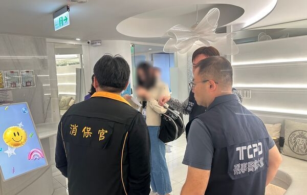 知名連鎖醫美集團爆發針孔偷拍疑雲，檢警已介入調查偵辦。（翻攝畫面）