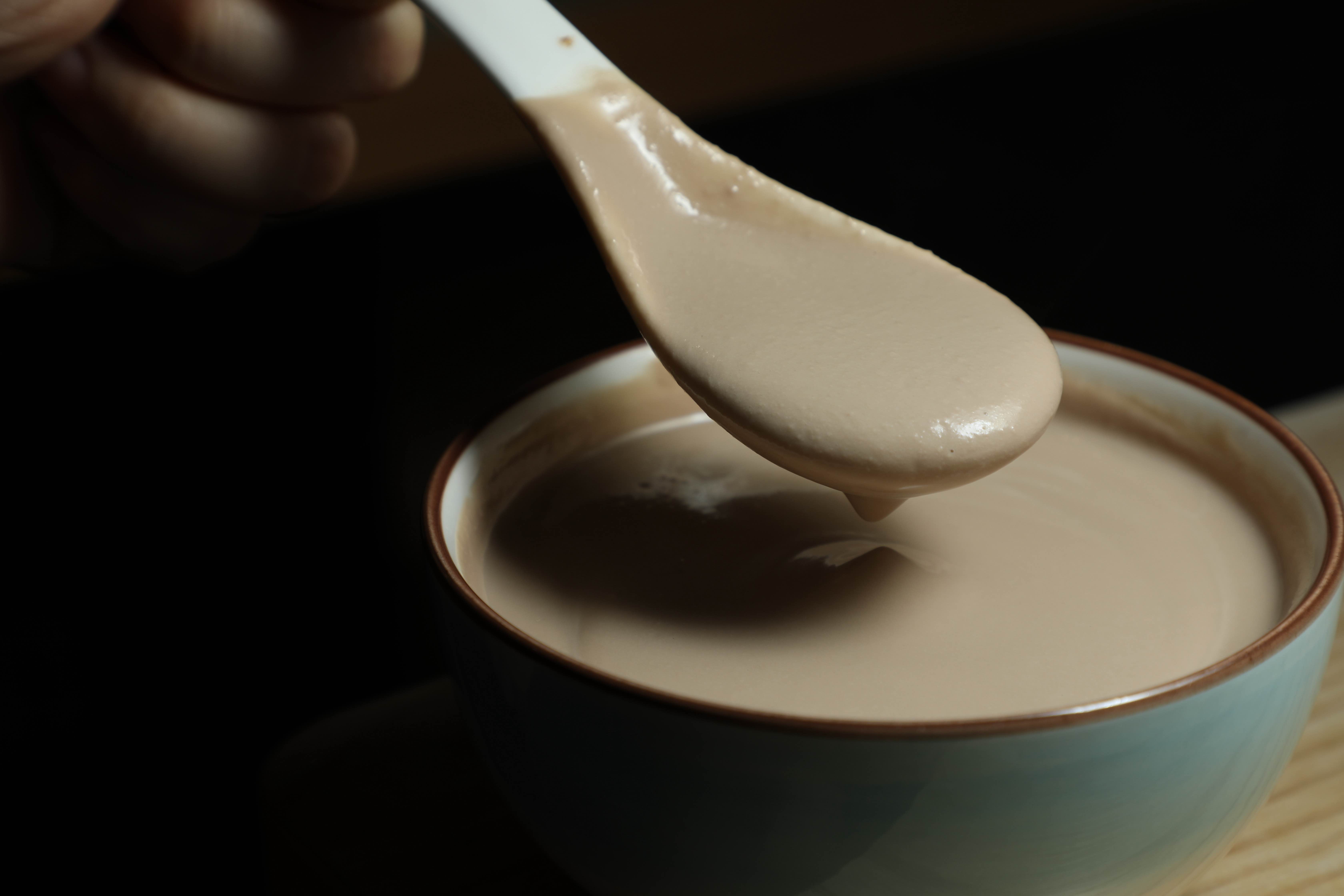 同樣以古法製作的「生磨香濃合桃露」，保留了核桃的原始堅果香氣。（港幣34元／碗，約NT$139）