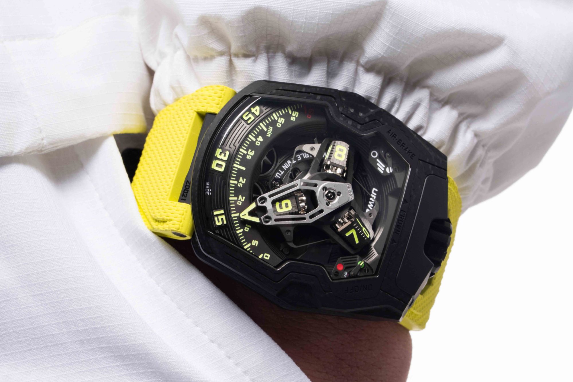 新錶2025/黑與黃的經典回歸!Urwerk UR-230 最終章--Black Star