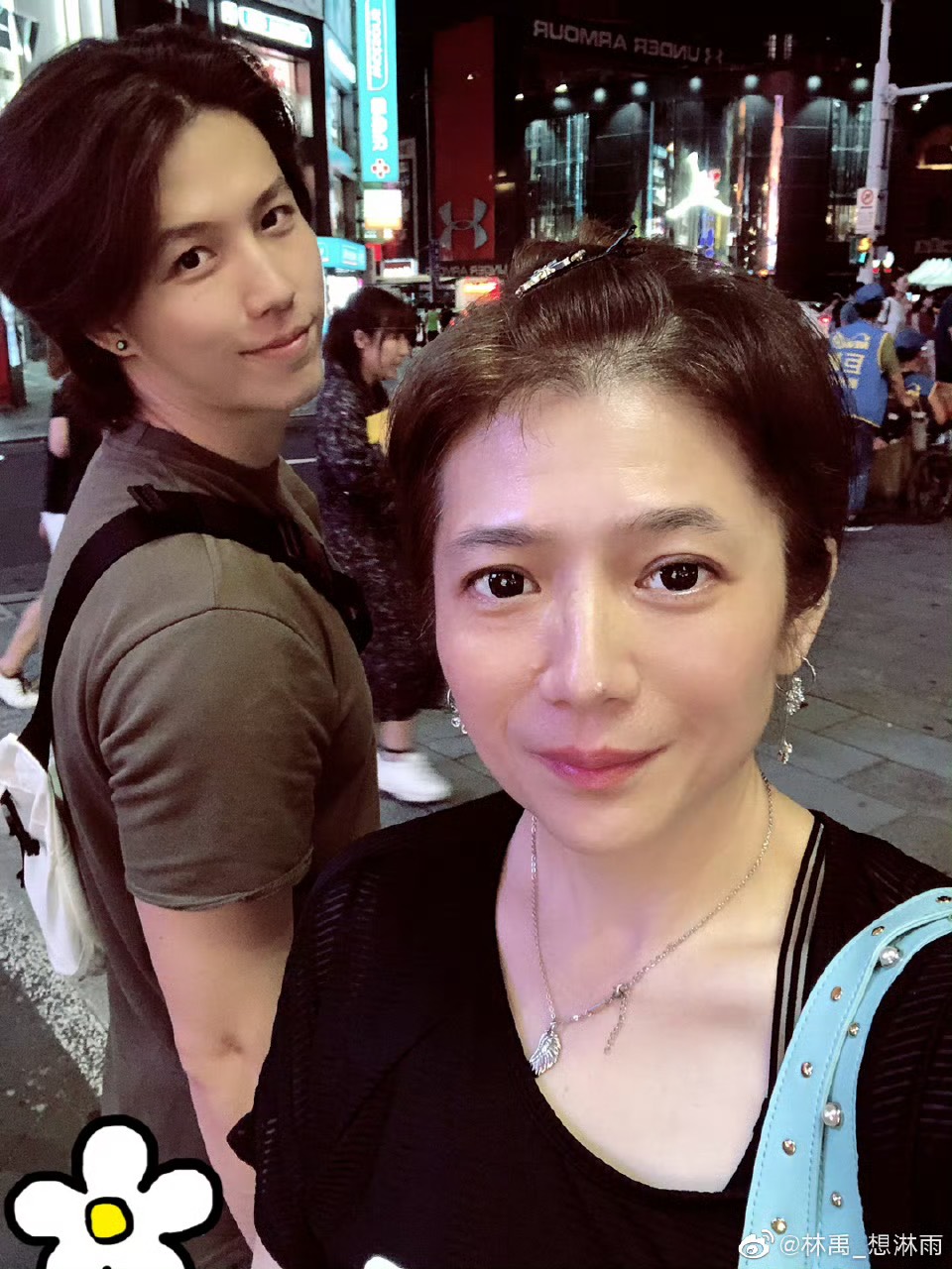 林禹和漂亮的媽媽曾哲貞十分神似。(翻攝自微博)