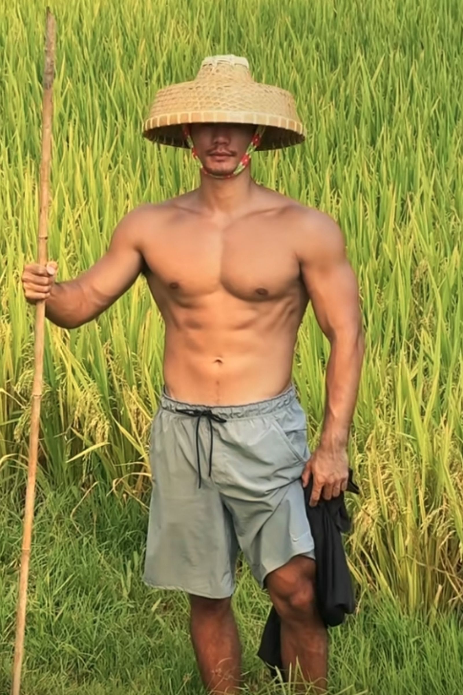 李書達的英勇事蹟被網路瘋傳，全因為他長相帥氣且擁有精壯身材。（翻攝自抖音）