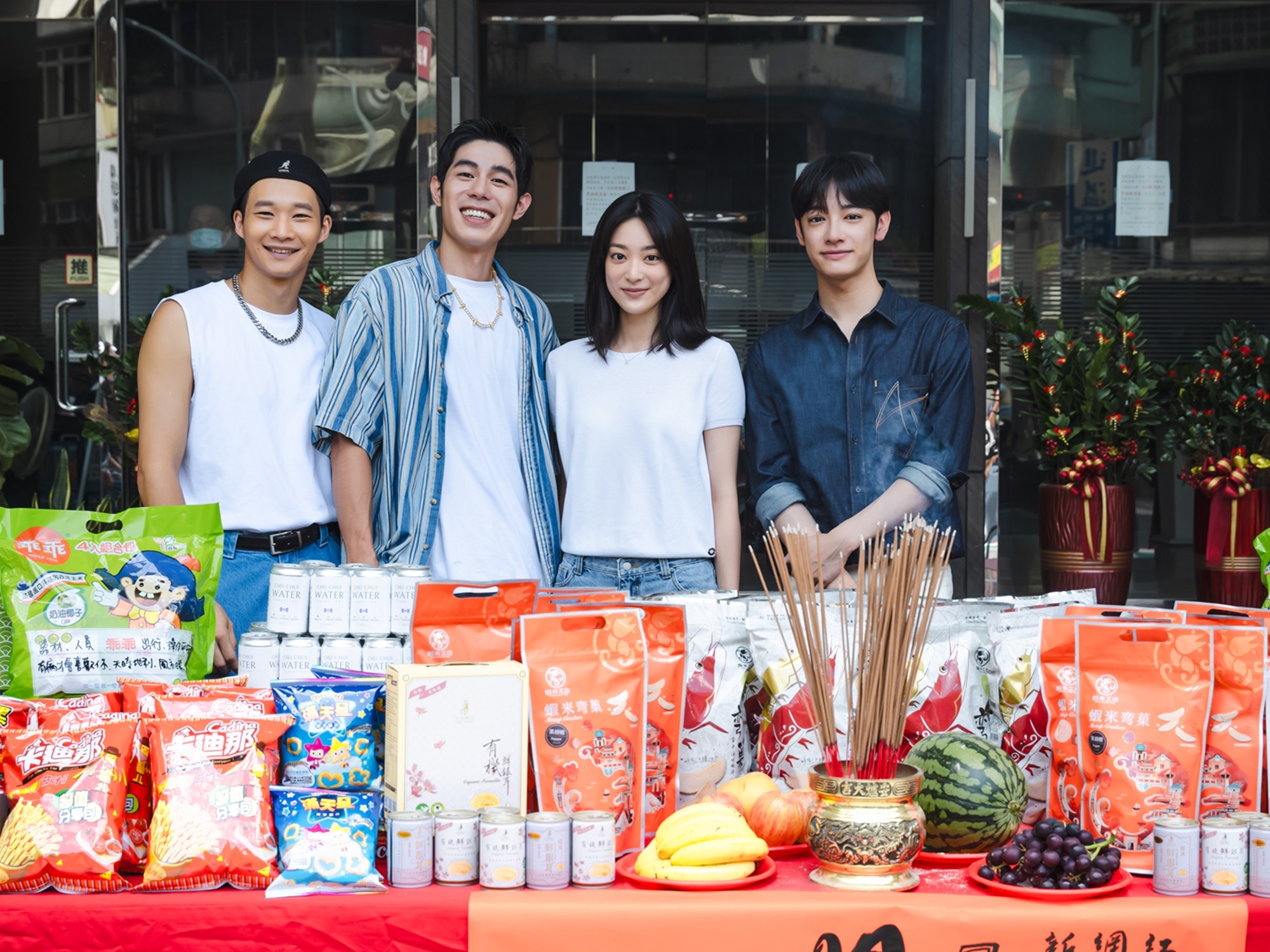 電影《有病才會喜歡你》日前開鏡，4位年輕演員黃冠智（左起）、詹懷雲、江齊、劉修甫等人主演。（紅杉娛樂提供）