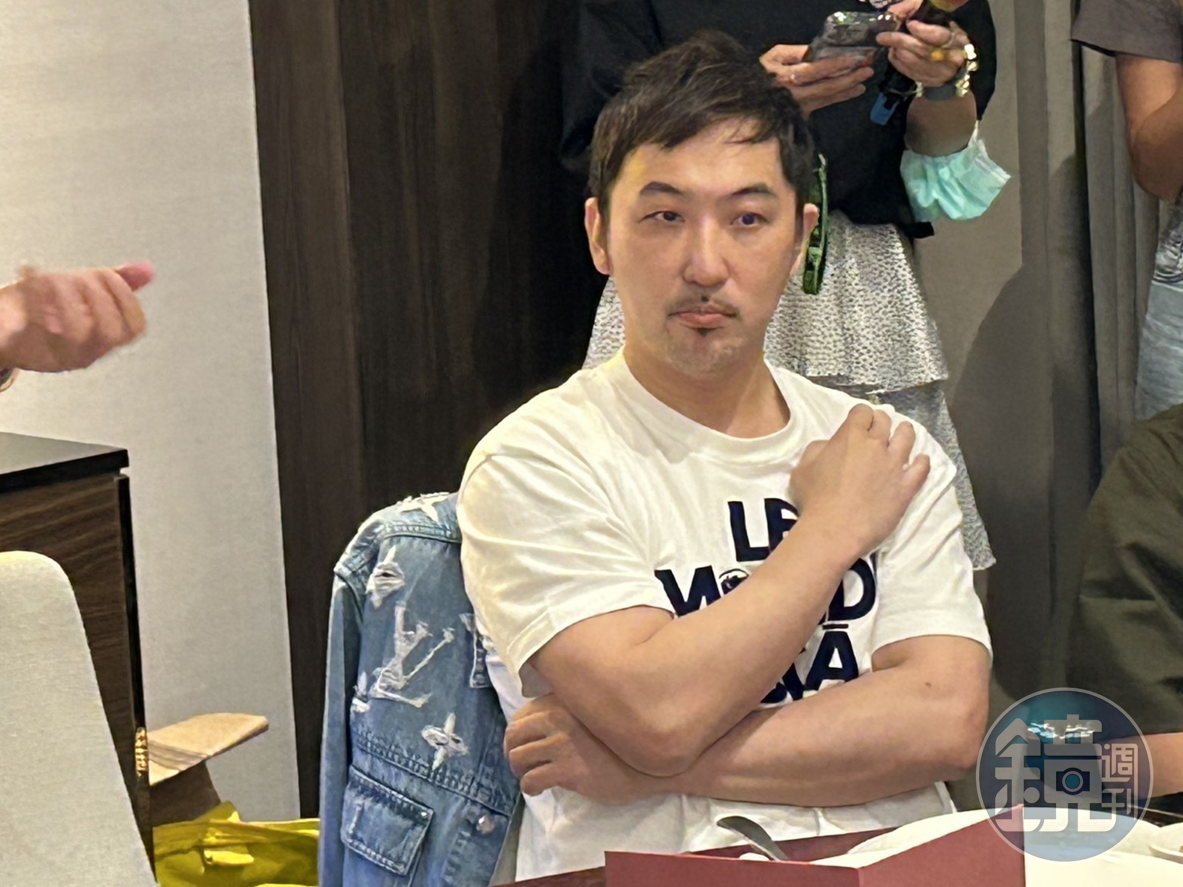 李進良經營醫美診所遭控重複使用探頭,對此他出席媒體餐敘喊冤。