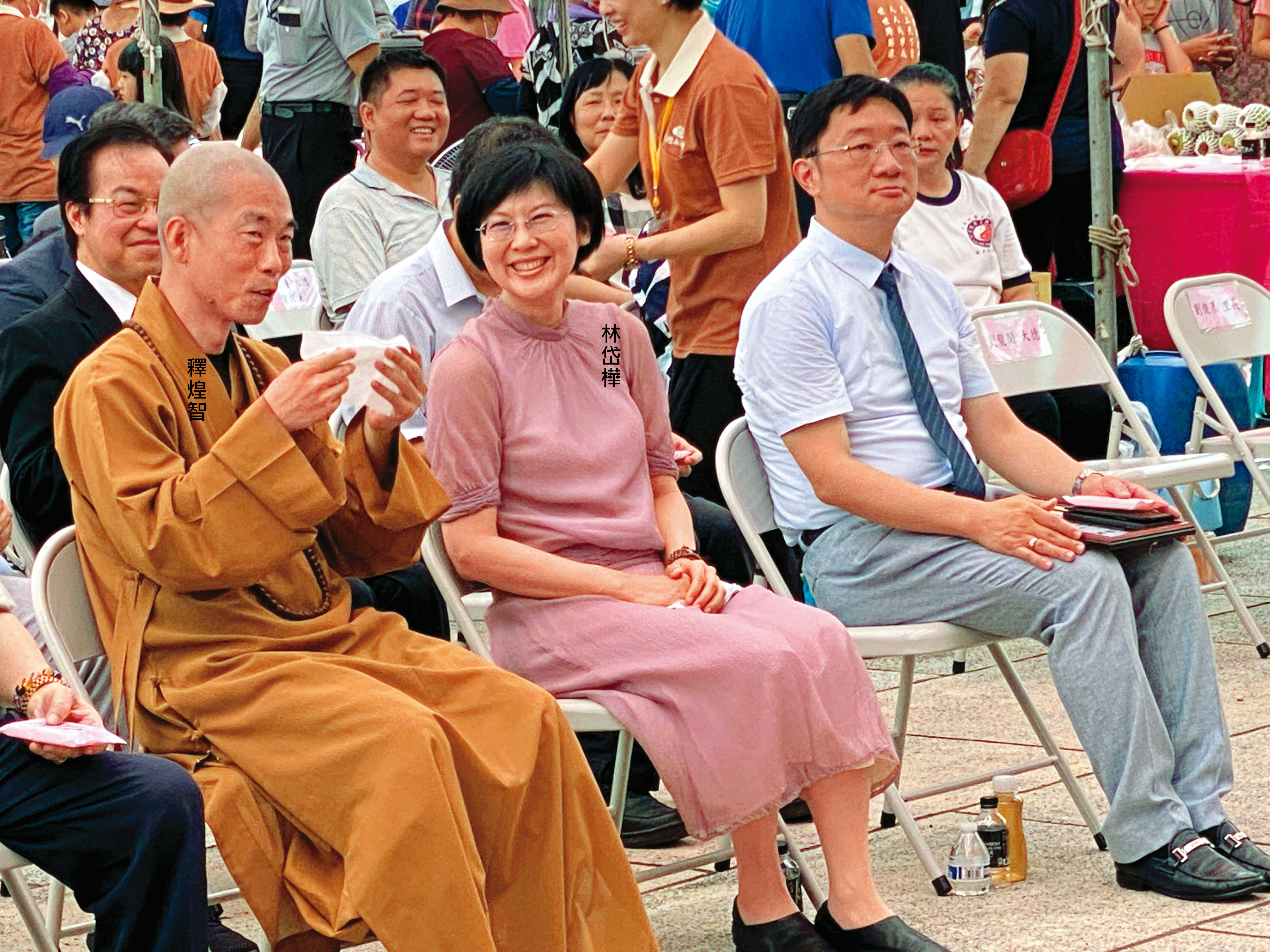 林岱樺團隊的請款單，除了有「委員簽核」欄目，竟有另一欄是「師父簽核」，顯見林岱樺與住持釋煌智關係密切。