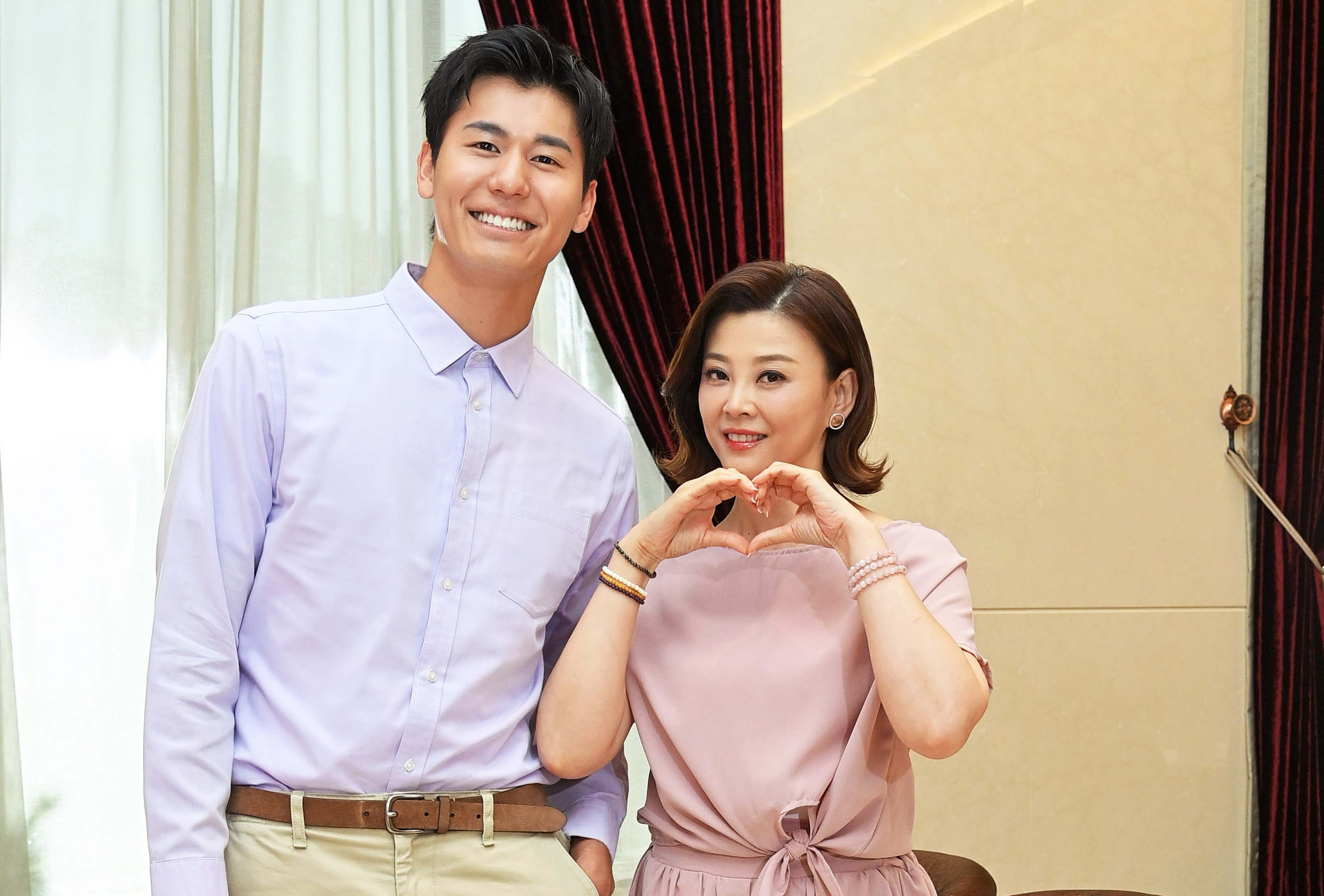 風田（左）和方馨對戲，一直被對方的美貌吸引。（台視提供）