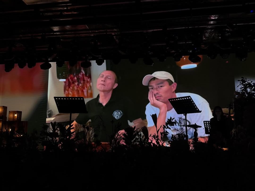 楊祐寧為日前病逝的父親楊進元舉辦追思會,會上播放一家人與父親溫馨互動的影片,場面雖哀傷卻也感人。(Melinda IG)