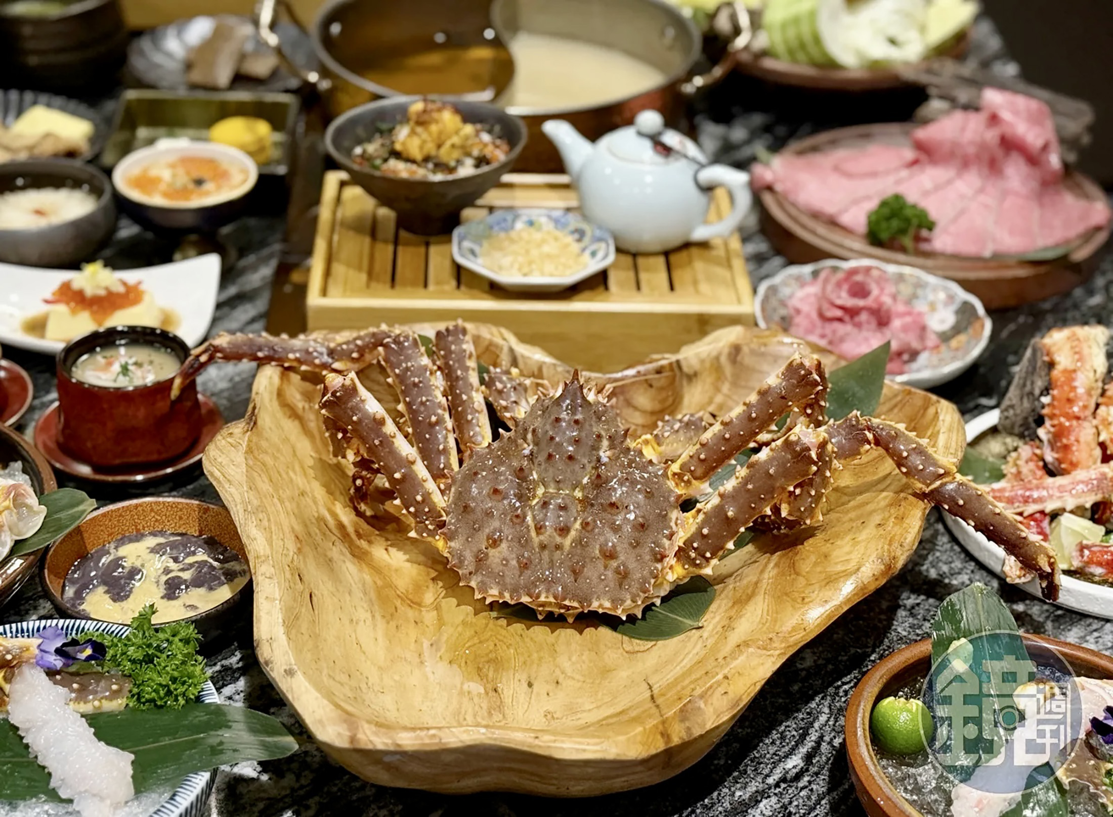 二本松涮涮屋推出秋季期間限定「日本極上帝王蟹雙人套餐」，海陸雙饗超奢華。