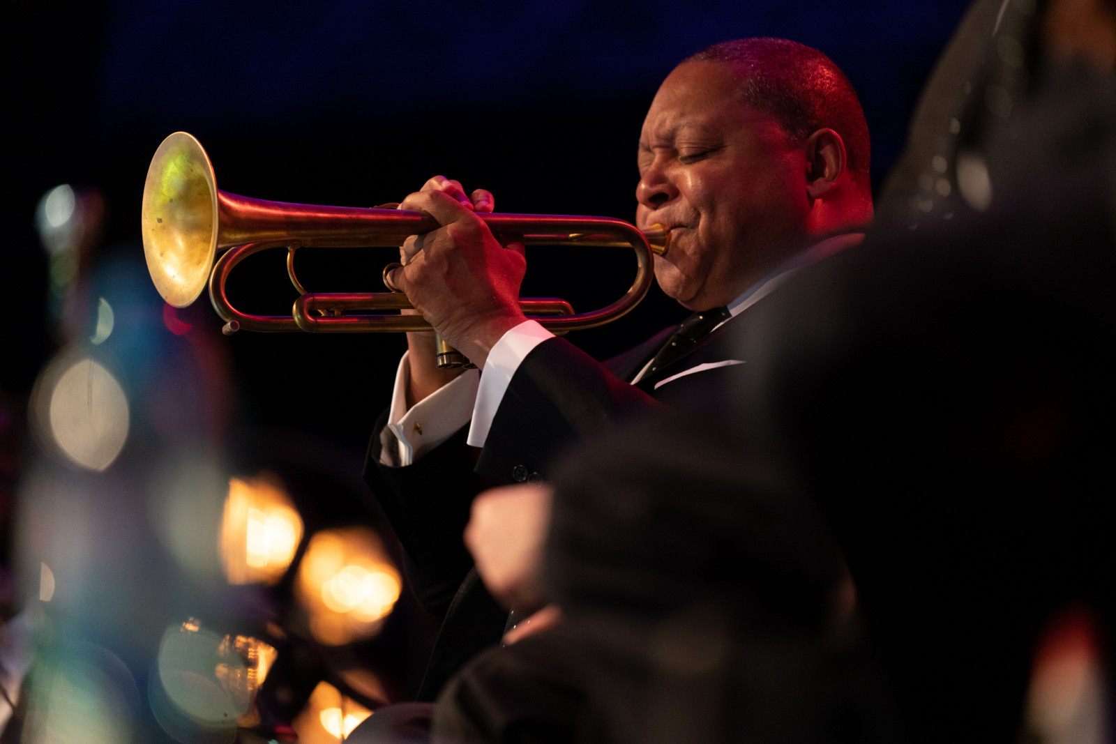 當代爵士傳奇小號手溫頓馬沙利斯將率紐約林肯中心爵士樂團15位樂手來台演出。（牛耳藝術提供）