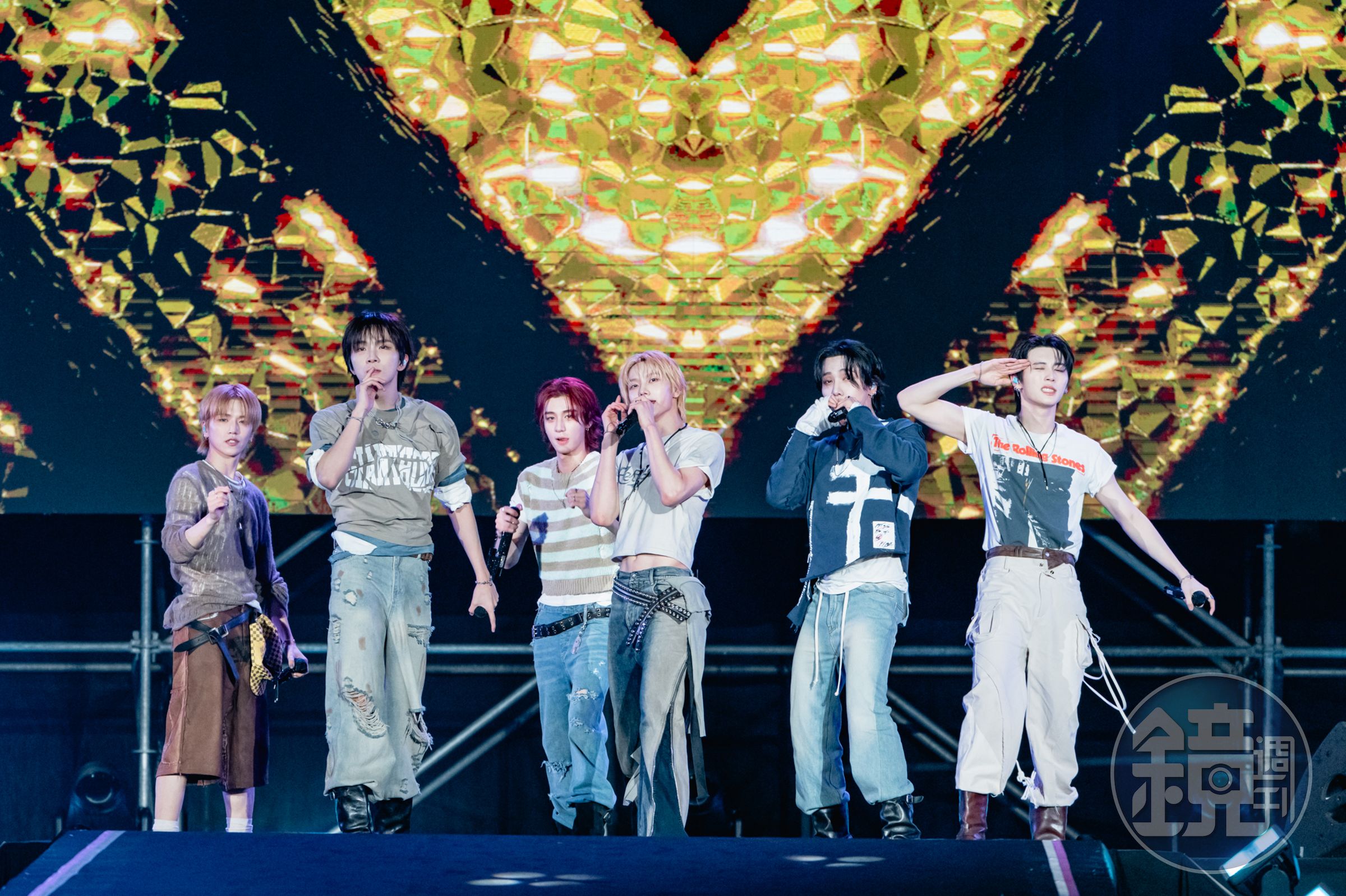 BOYNEXTDOOR 壓軸登上 2026 高雄櫻花季舞台，6 位成員帶來近一小時演出。（讀者提供）
