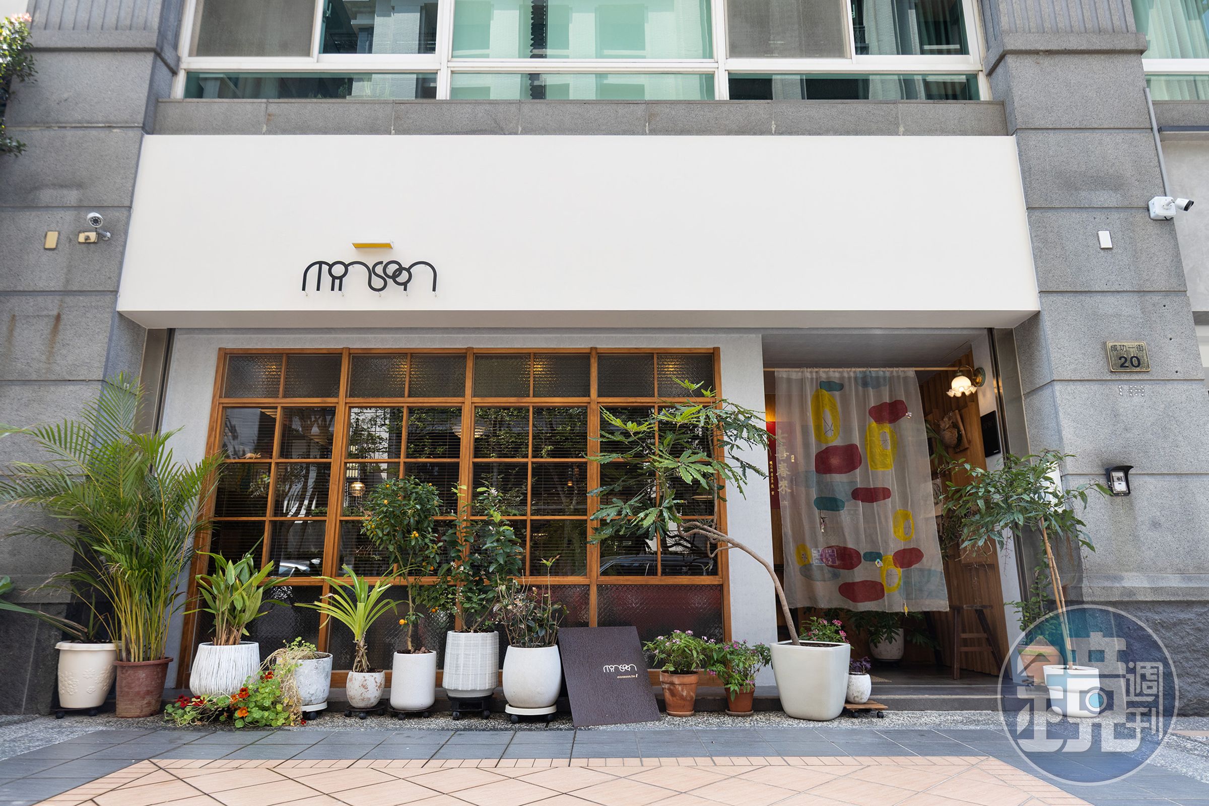 「monsoon」餐廳位於竹北高鐵特區旁。