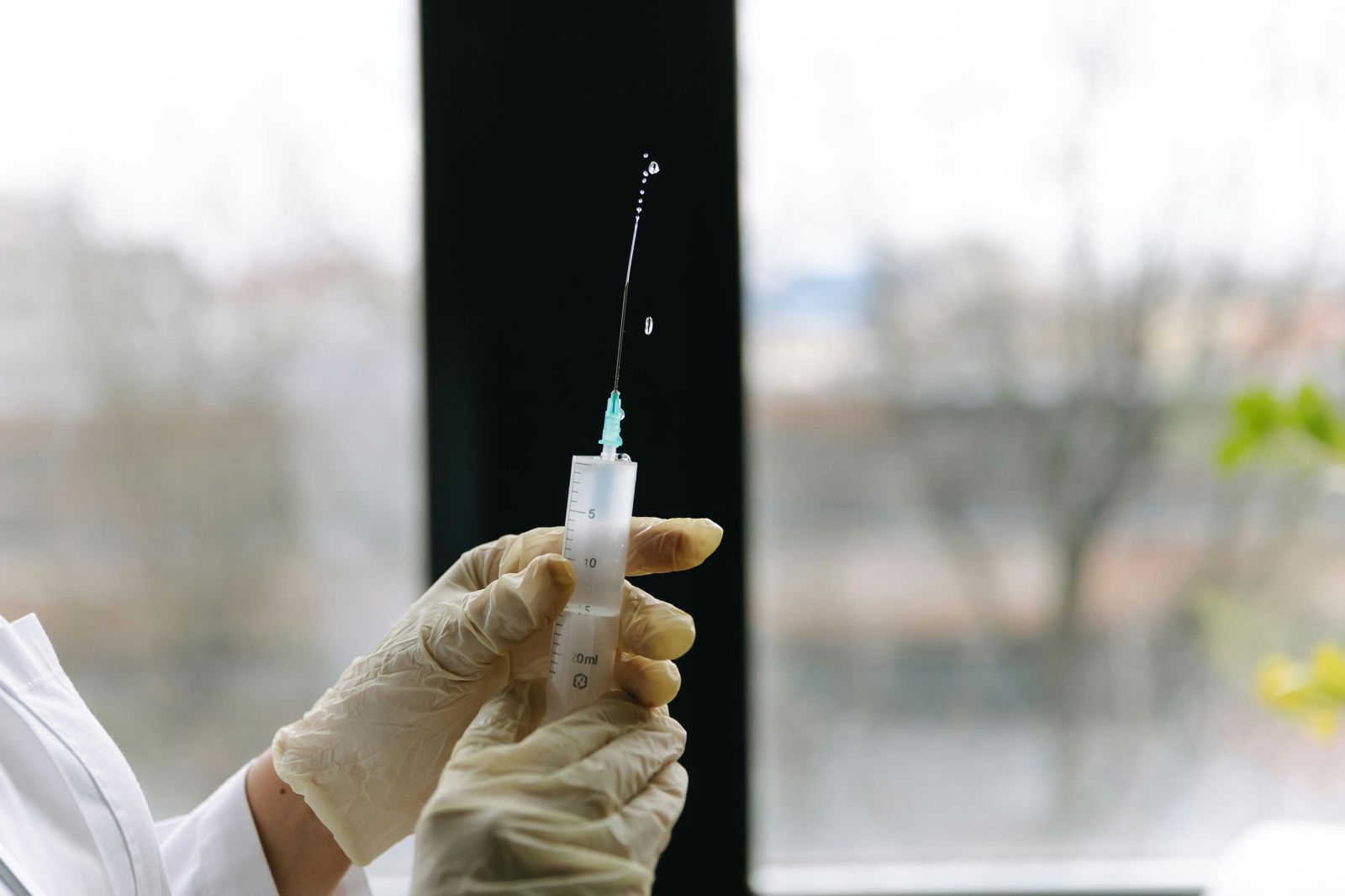 以為找到靈藥？男子為治背痛竟連續1年半「注射精液」　嚴重後果曝光