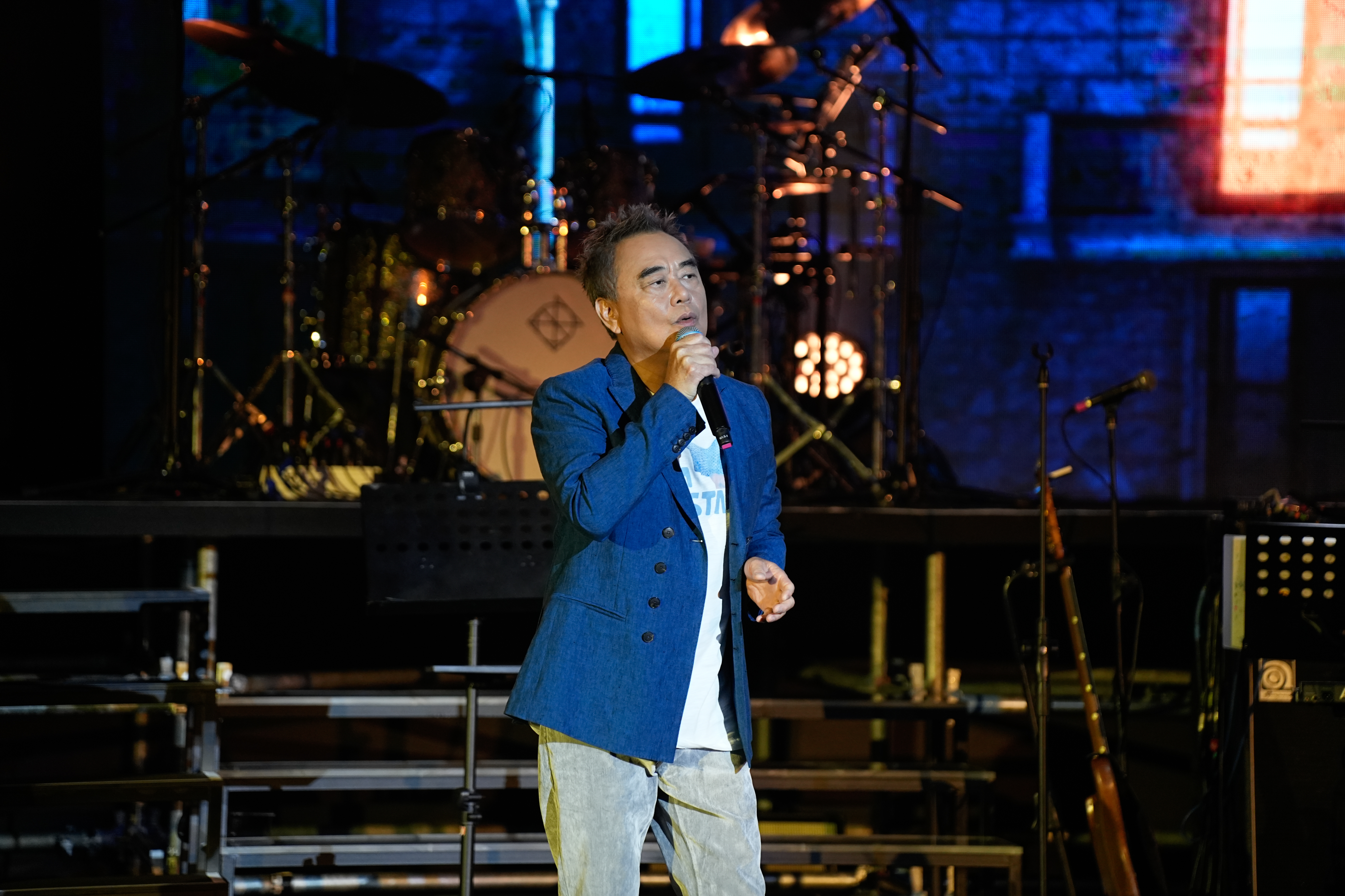 陳昇感性分享「能留下來的人，就好好把自己的事情幹完」。