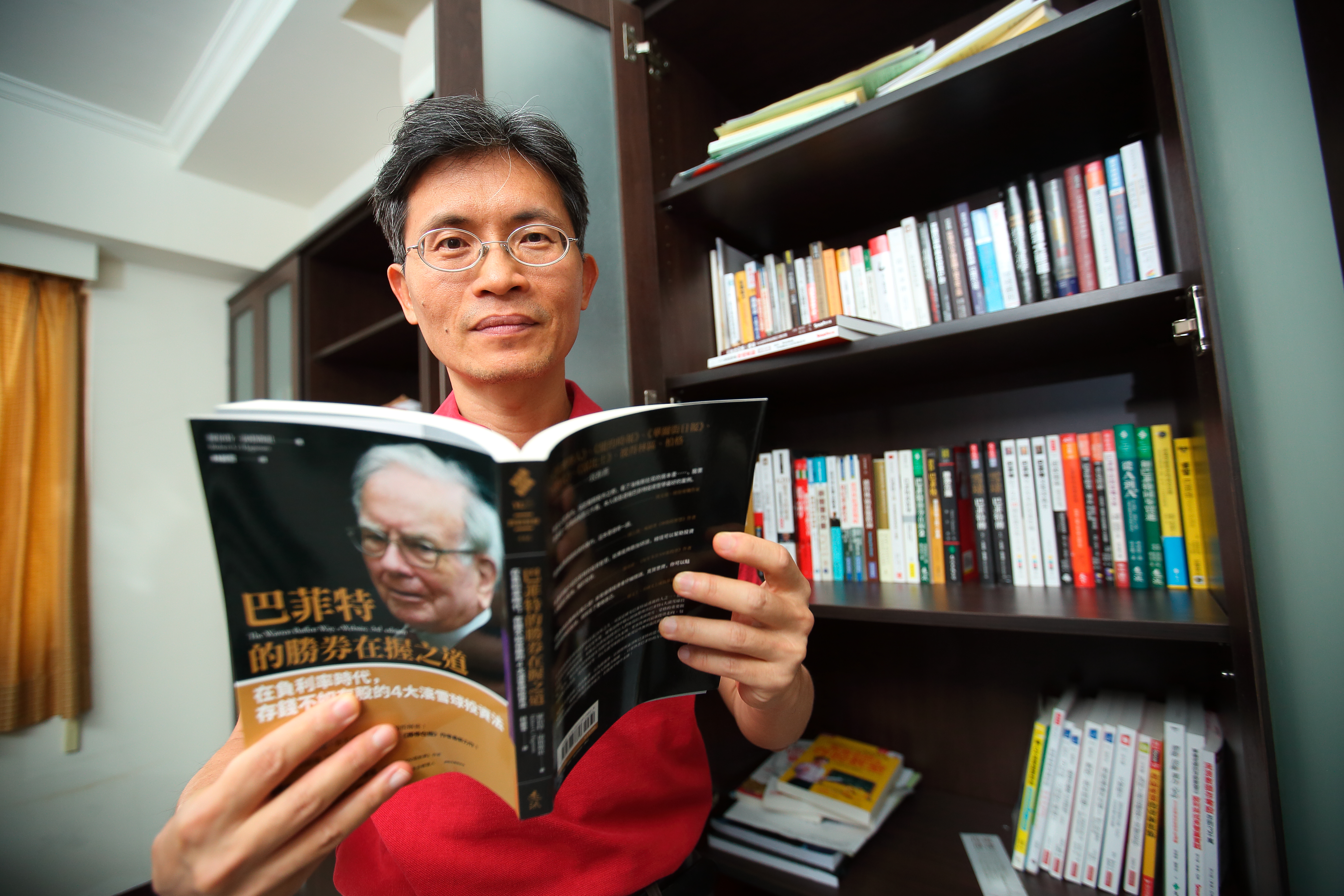 華倫老師跟著股神巴菲特錢進日本，抱緊一籃子龍頭企業穩穩賺