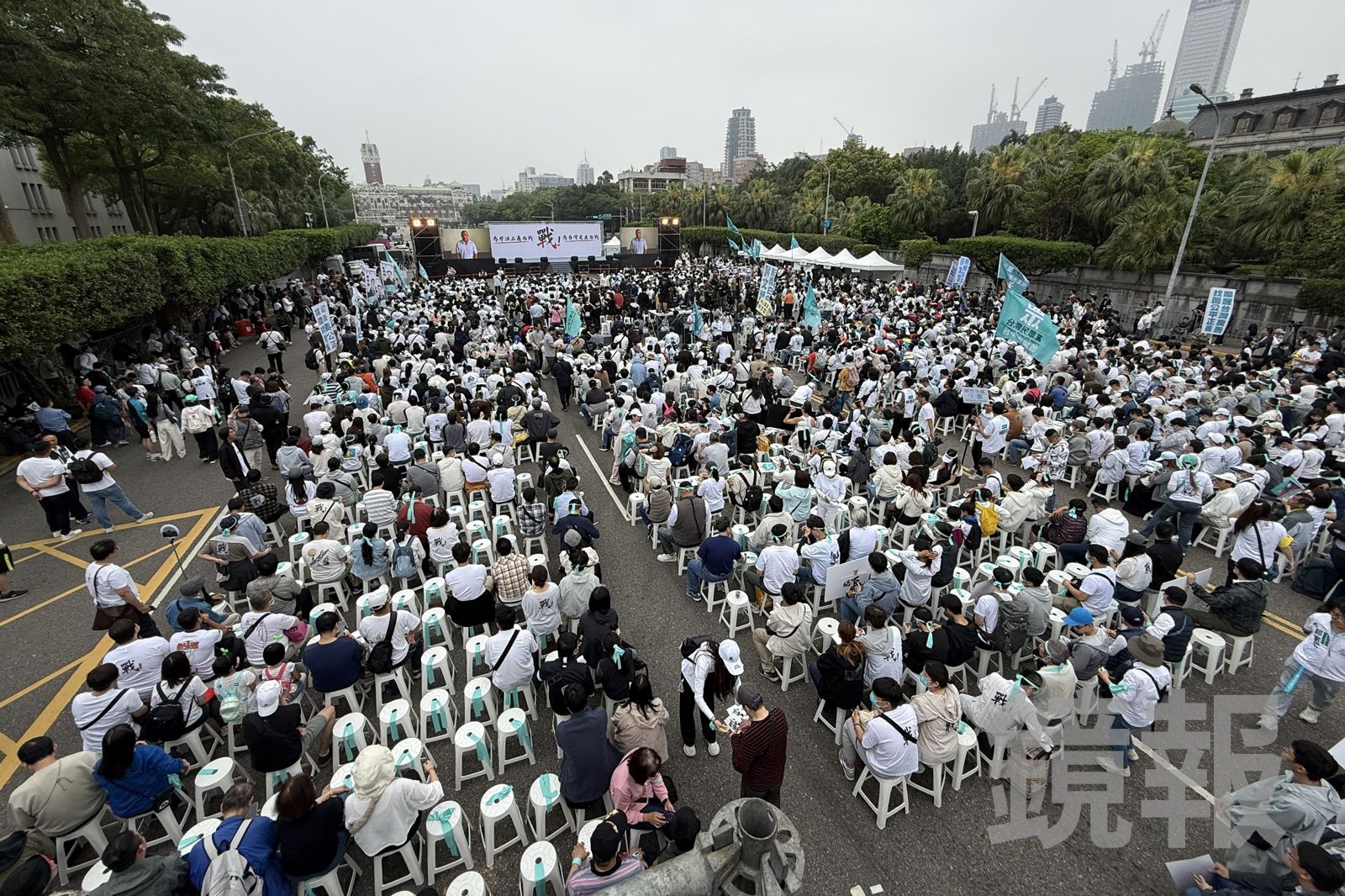 最新!民眾黨上凱道幫柯文哲「討公道」 吳怡萱喊:我要聽見超過1萬人的聲音