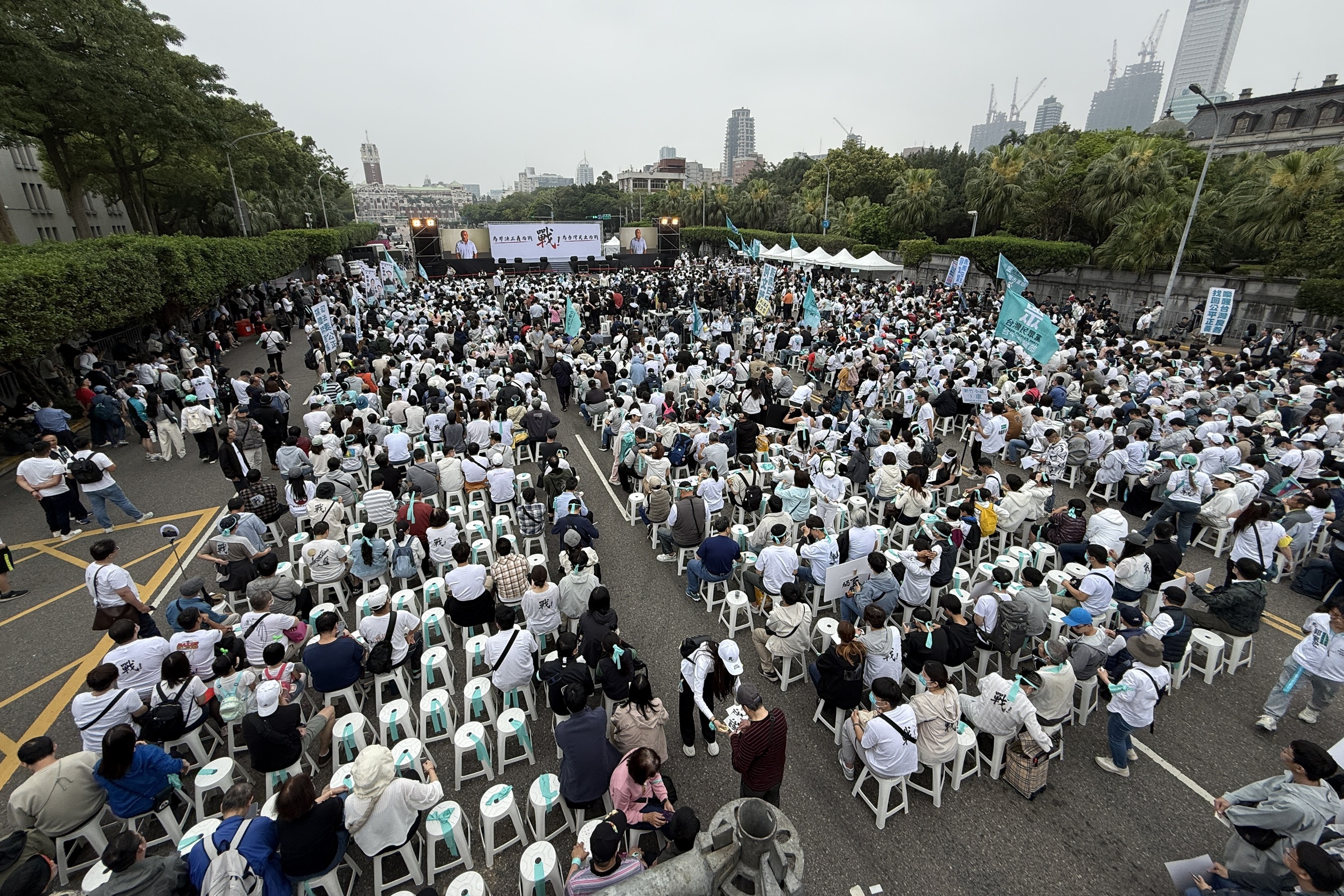 民眾黨今在凱道集會，活動一開始就號稱現場超過1萬人。（鏡報董孟航）