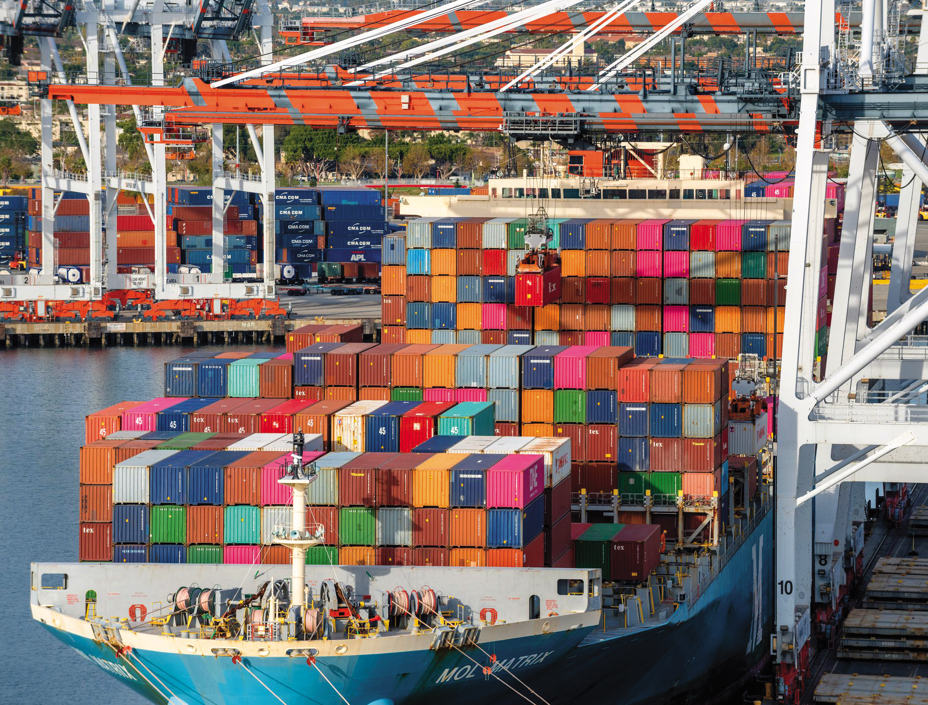 民進黨政府事前的確揭露「疊加關稅稅率」，但經過100多天，變得朦朧模糊，如今有許多業者喊冤說不知情。（翻攝自Port of Los Angeles臉書）