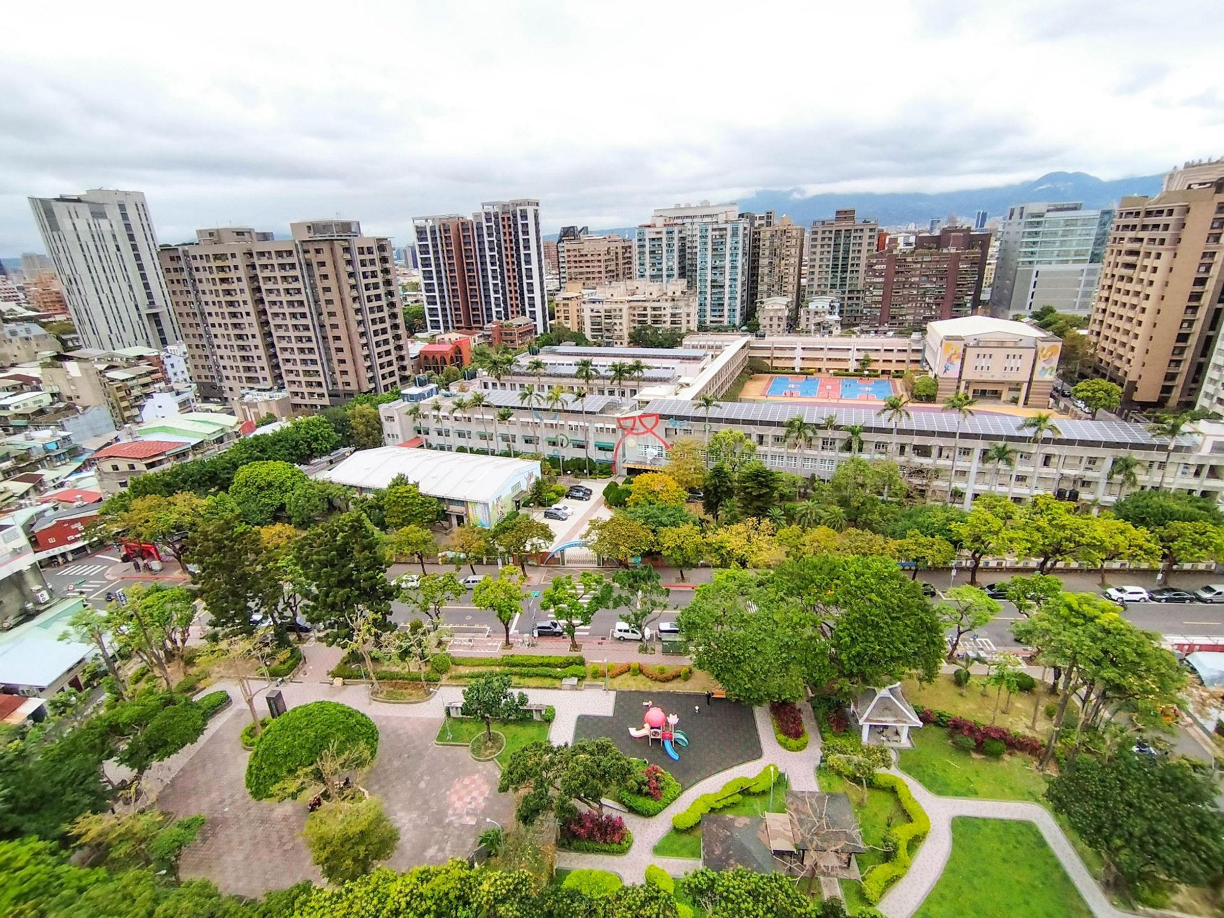 永慶統計2025年台北市12行政區不同屋齡的交易占比,其中大同區10年以下屋齡交易占比高達29.5%,位居第一。