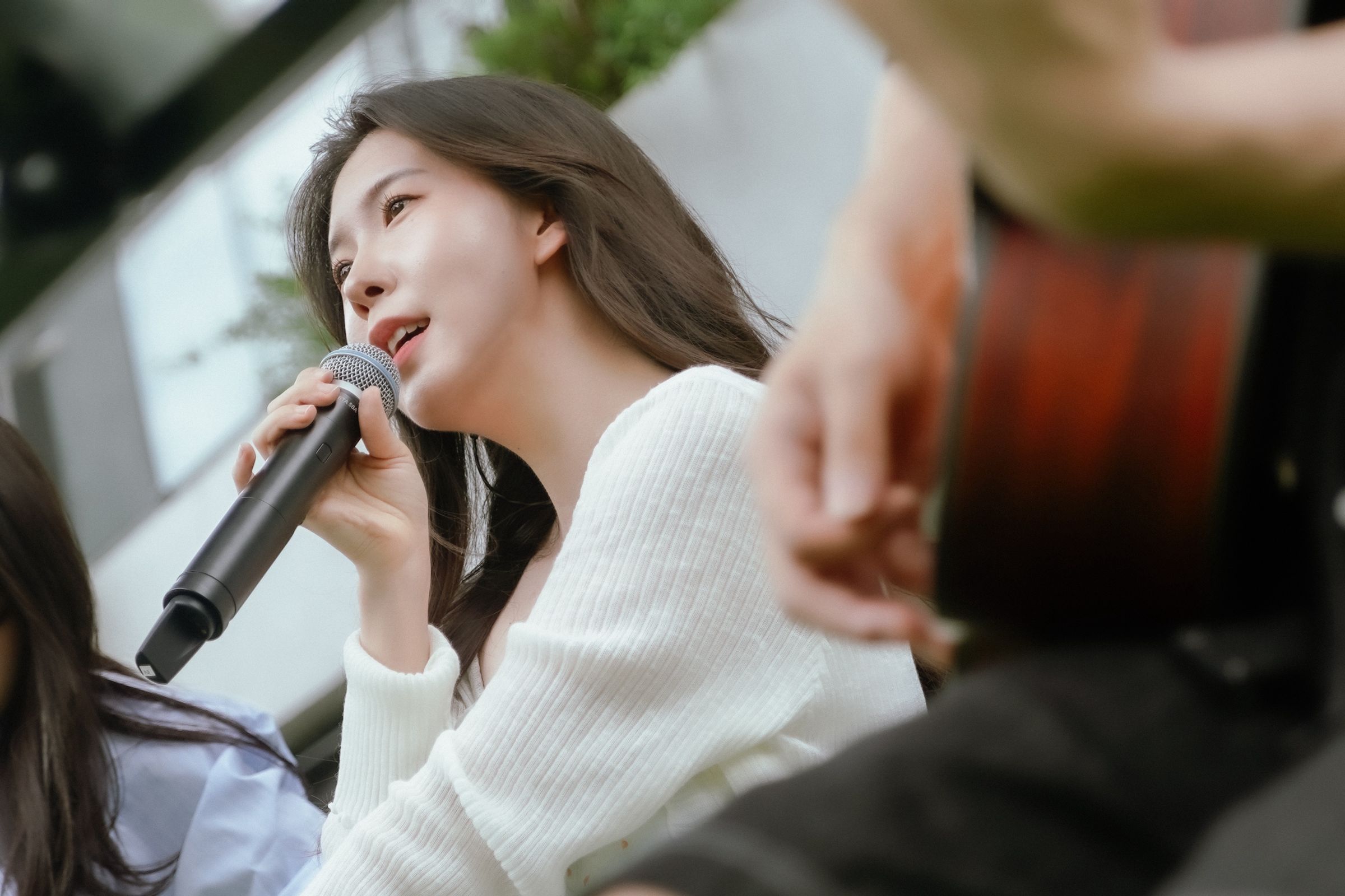 雙語系韓國女聲金琳藉新歌〈孤單迴響〉唱出異鄉獨處情感。(OUBA MUSIC提供)