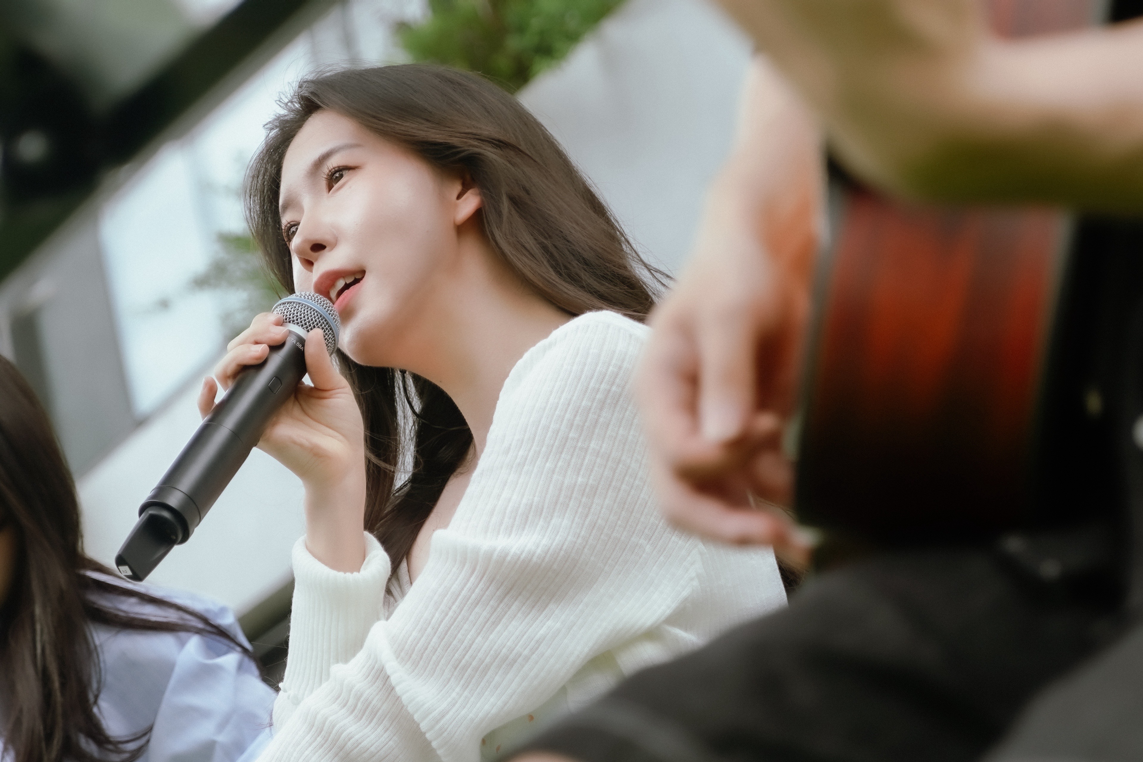 雙語系韓國女聲金琳藉新歌〈孤單迴響〉唱出異鄉獨處情感。（OUBA MUSIC提供）