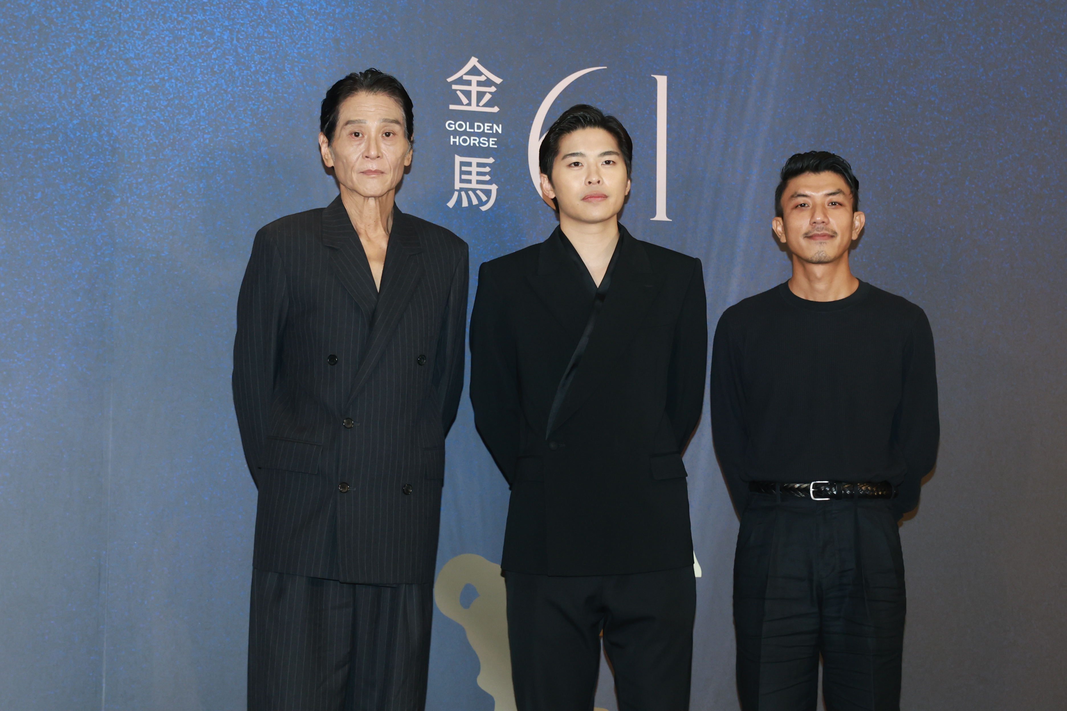 喜翔、游學修、萬洛以黑色做為共同的服裝。