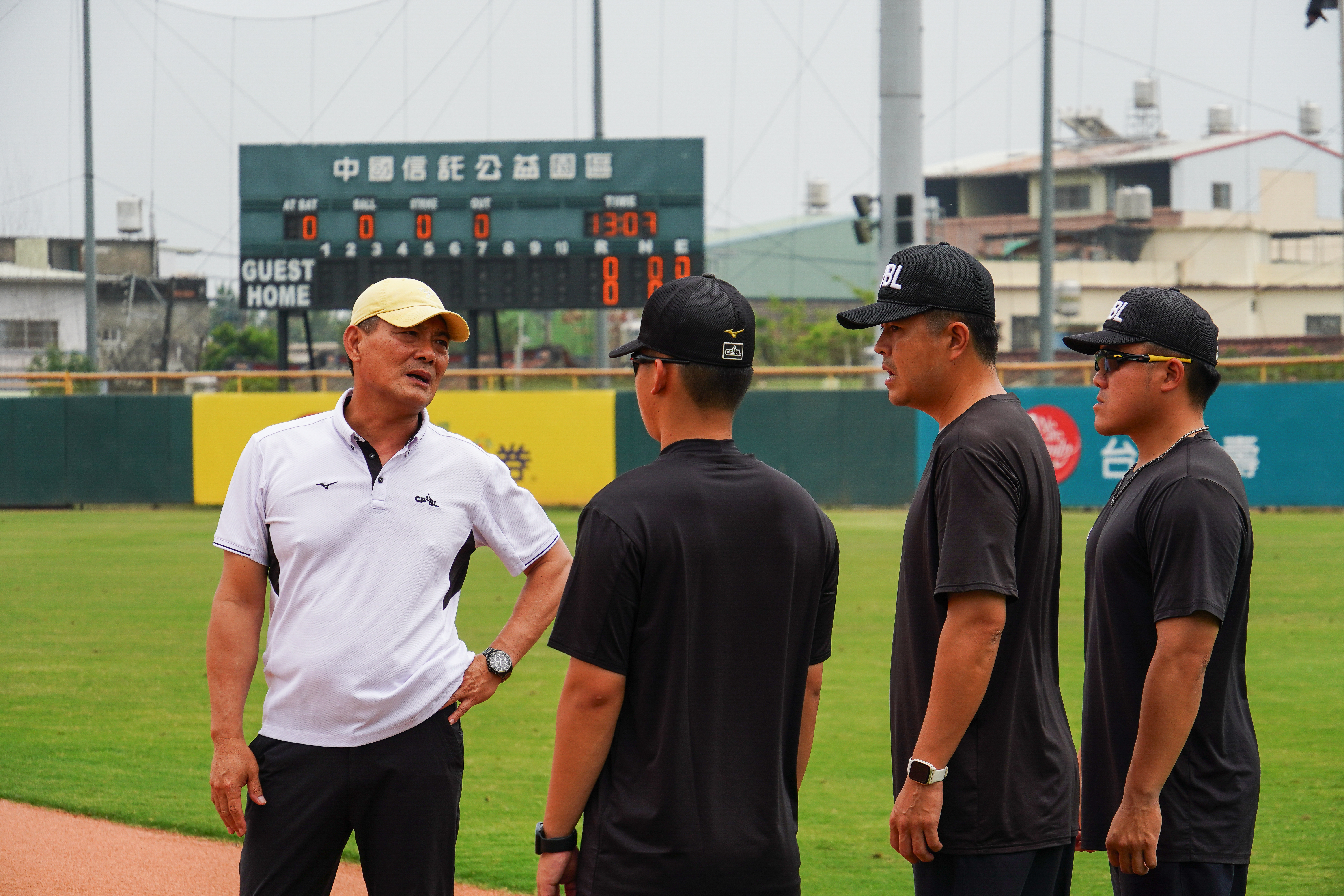 蘇建文在裁判退役後，擔任中職副技術長，負責指導教學二軍新進裁判。