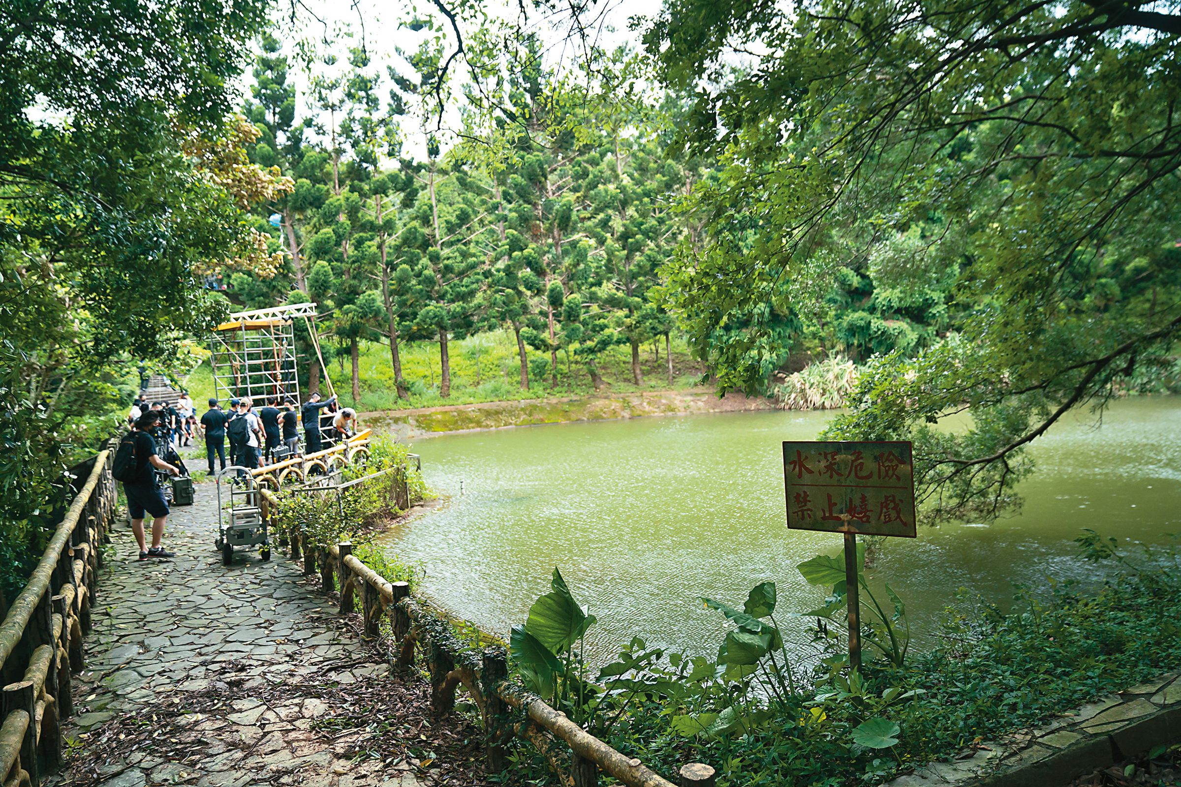 應劇情需求,《女鬼橋2》重返第1集的取景地點拍攝。(樂到家國際提供)
