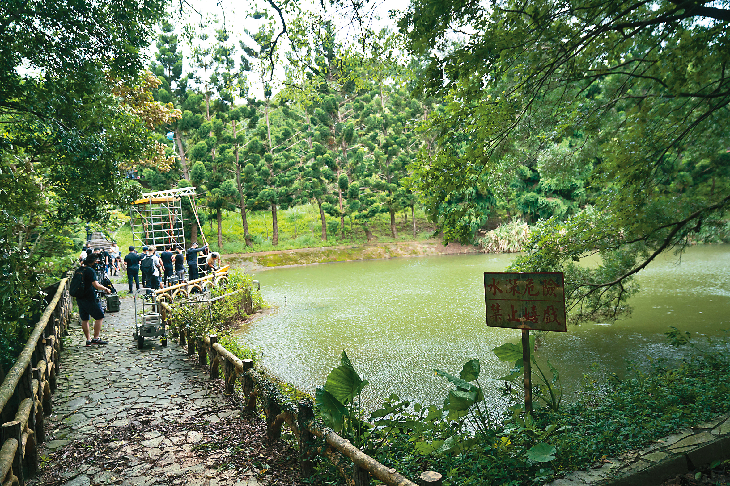 應劇情需求，《女鬼橋2》重返第1集的取景地點拍攝。（樂到家國際提供）