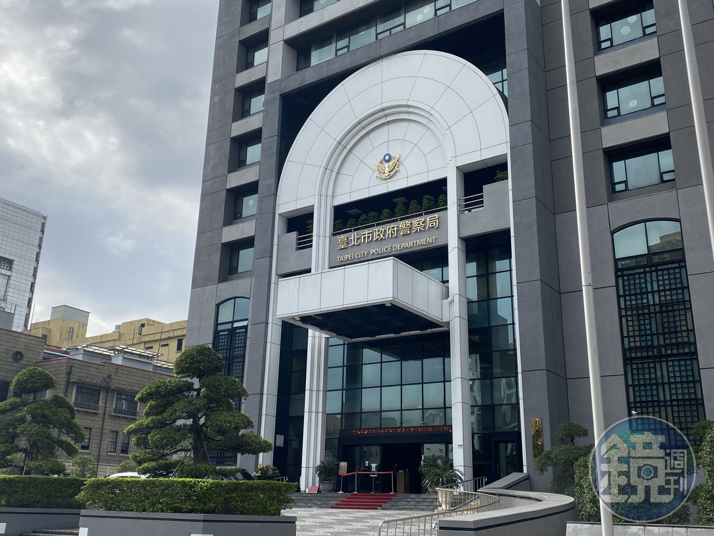 台北市警局捷運警察隊一名警員涉嫌性侵女兒,又被踢爆早在10年前就曾性騷女警。