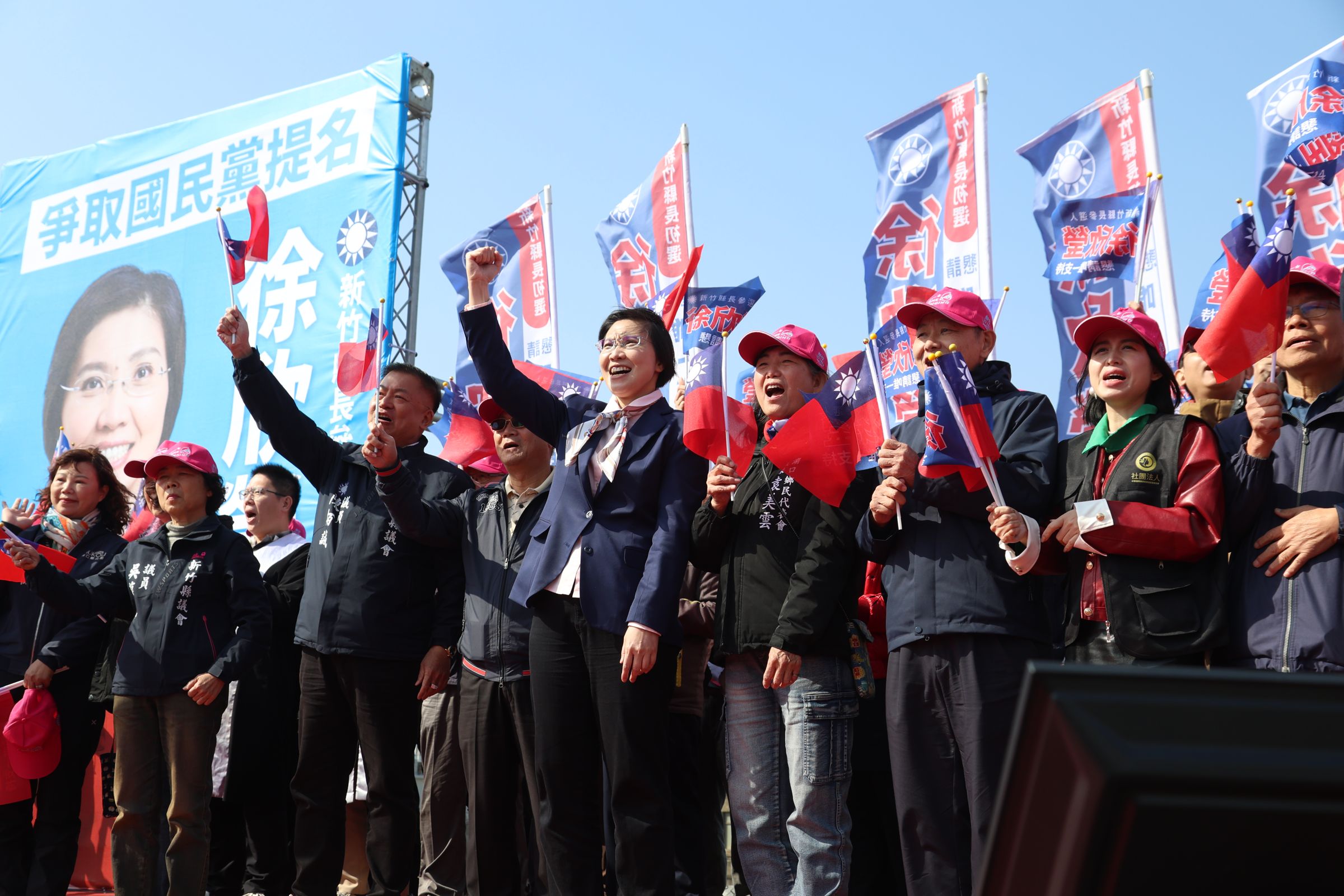 國民黨立委徐欣瑩今於湖口鄉舉行首場大型造勢誓師大會，喊出將用「科學的腦」來處理複雜縣政。（徐欣瑩辦公室提供）