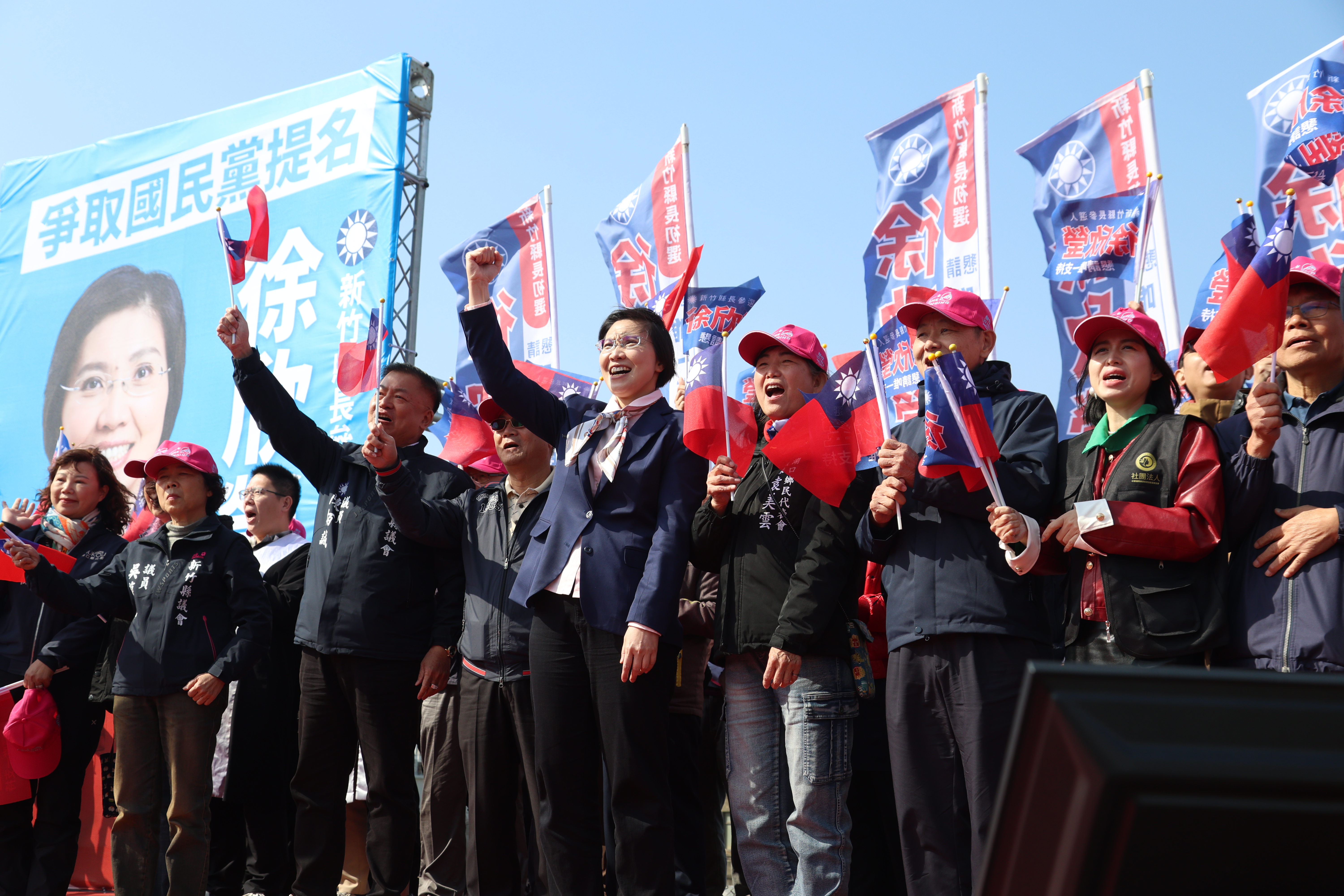 國民黨立委徐欣瑩今於湖口鄉舉行首場大型造勢誓師大會，喊出將用「科學的腦」來處理複雜縣政。（徐欣瑩辦公室提供）